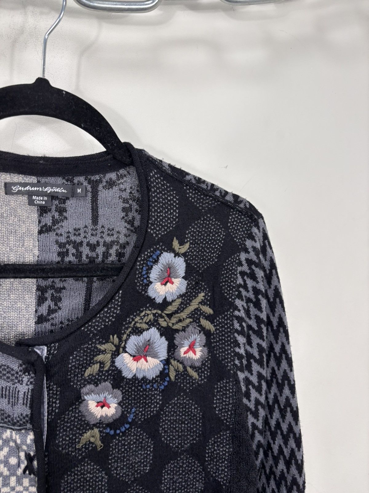 Gudrun Sjoden Gudrun Sjoden Embroidered Floral Wool Cardigan Sweater Size M / US 6-8 / IT 42-44 - 3 Thumbnail