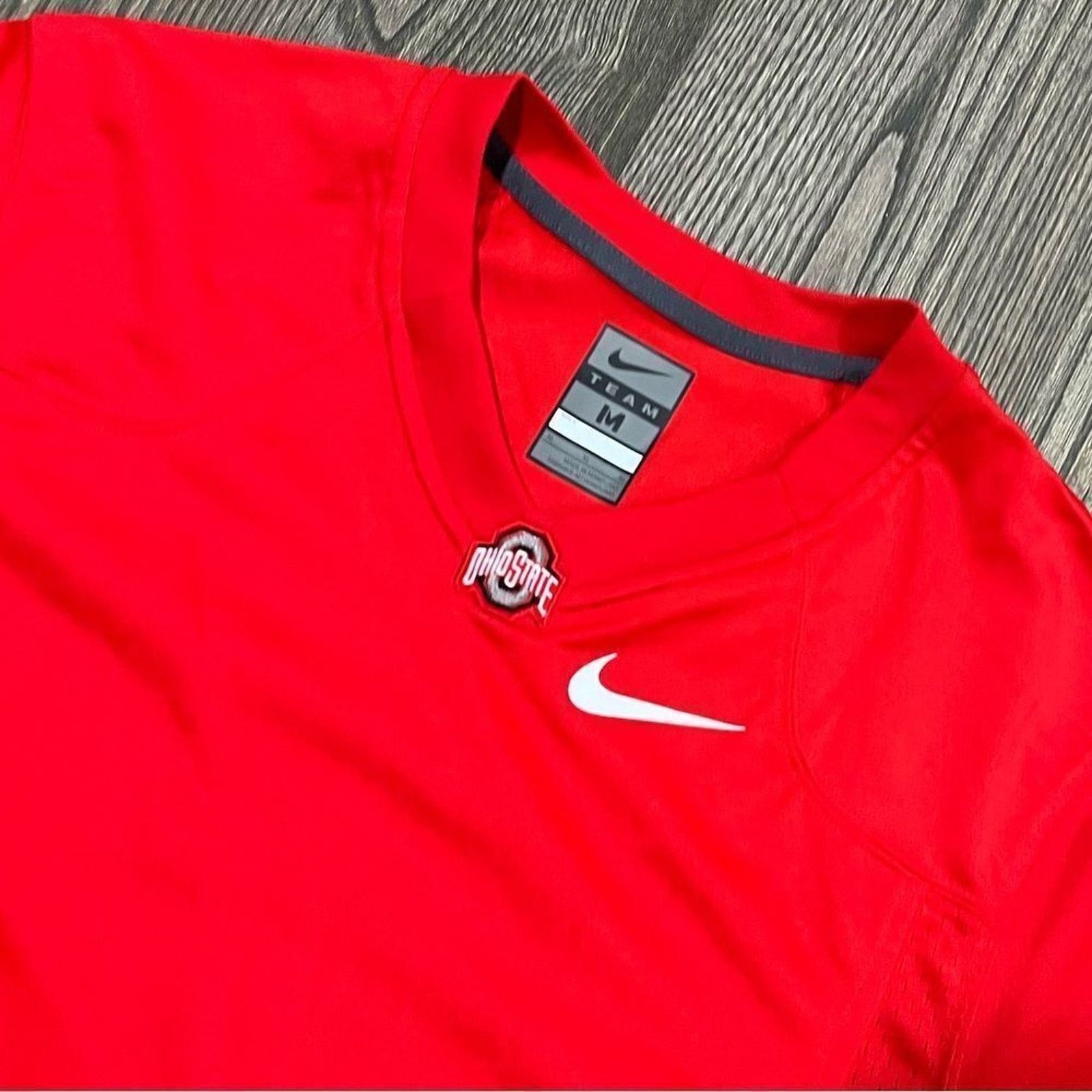Nike NWOT Nike Team Dri-Fit Men's Jersey V-Neck Red Size M Size US M / EU 48-50 / 2 - 3 Thumbnail