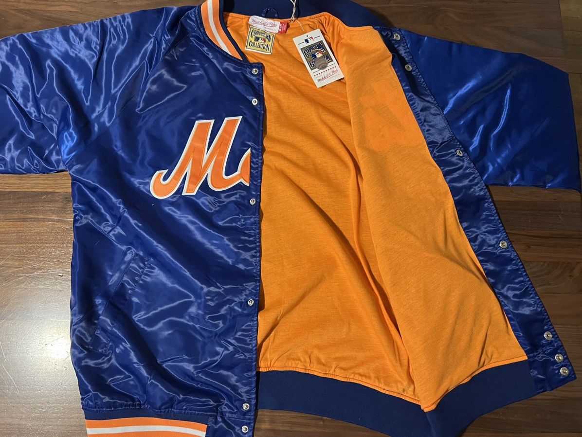 Mitchell & Ness Men's New York Mets Mitchell & Ness Satin Jacket Size XLT Size US XL / EU 56 / 4 - 7 Thumbnail