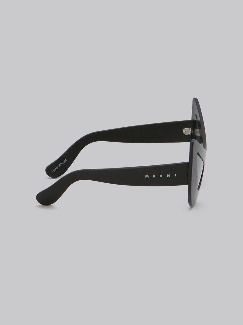 Marni o1w1db11125 Size :OS /Char Dham Leather Sunglasses in Black Size ONE SIZE - 3 Thumbnail