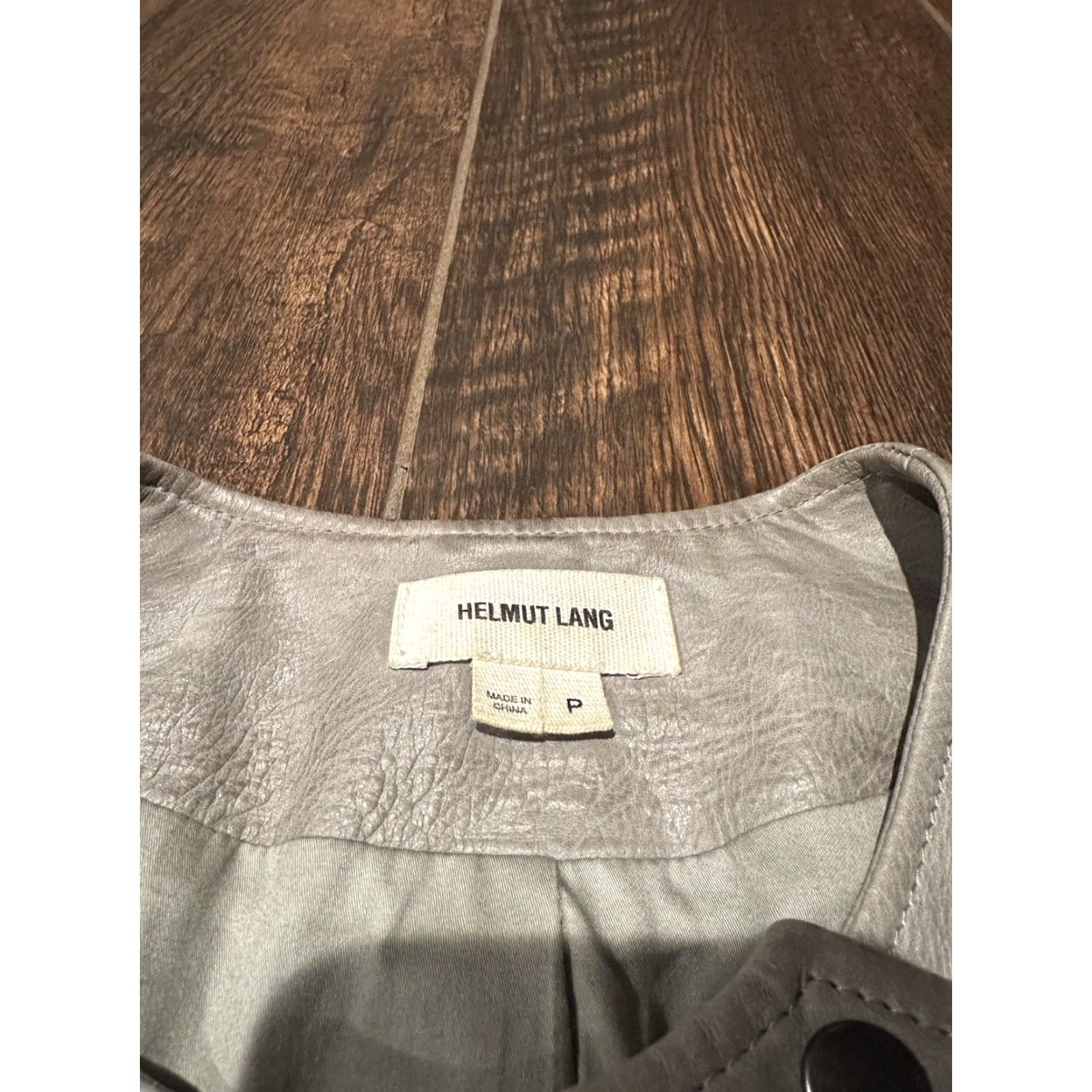 Helmut Lang HELMUT LANG Jacket Grey Leather 3/4 Sleeve Zip Front Vintage? No, Petites PS Womens Short Sleeve 3/4 Zip Leather Jacket Grey Size S / US 4 / IT 40 - 7 Thumbnail