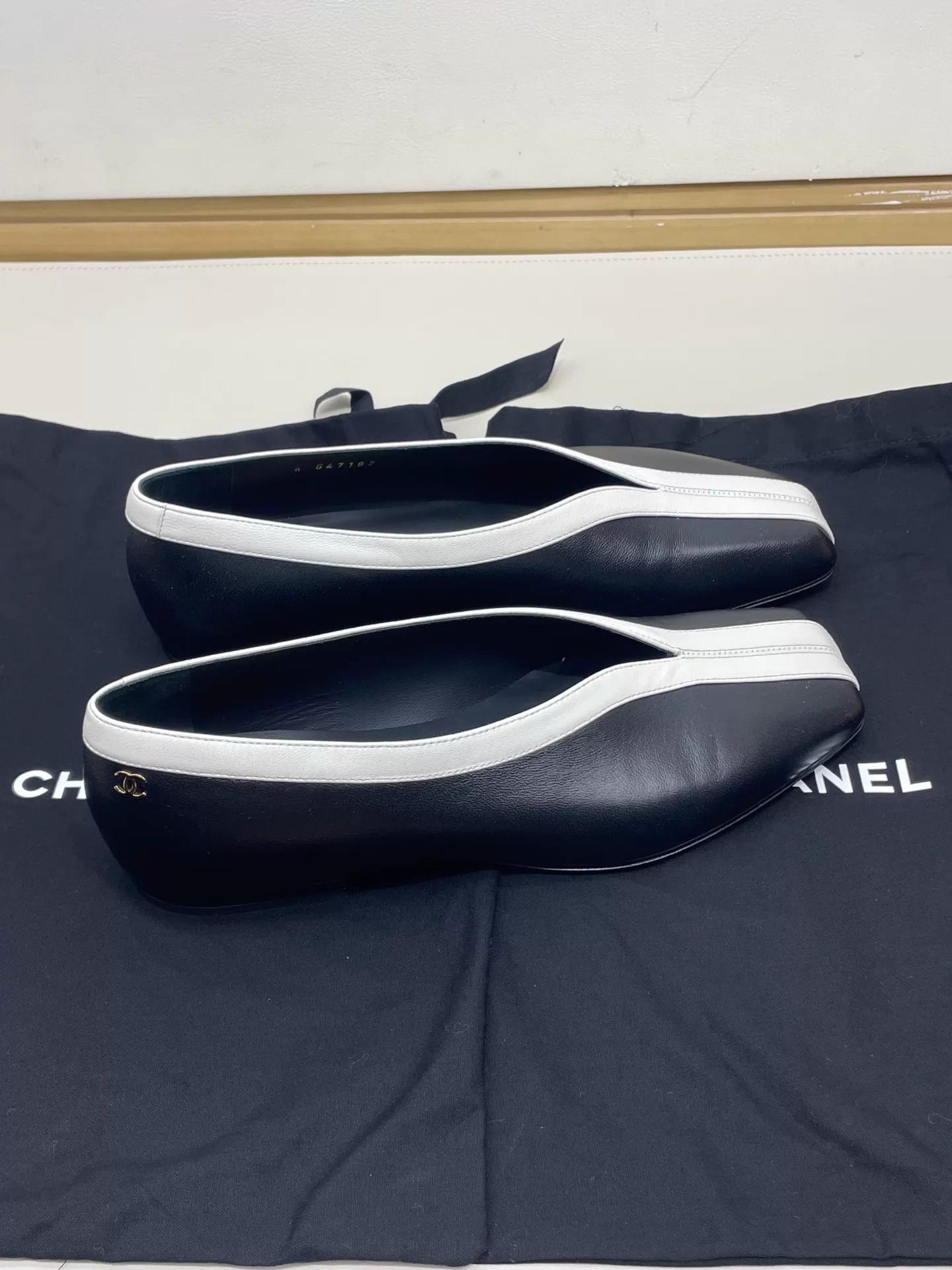Chanel Chanel 26 Square Toe Slip-On Flat Shoes 36.5 Size US 6 / IT 36 - 8 Thumbnail
