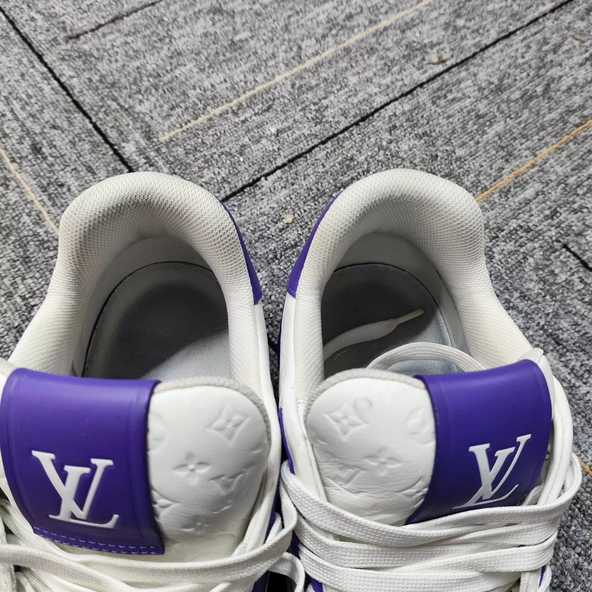 Louis Vuitton LV Trainer Embossed White Purple US 8 Size US 8 / EU 41 - 3 Thumbnail