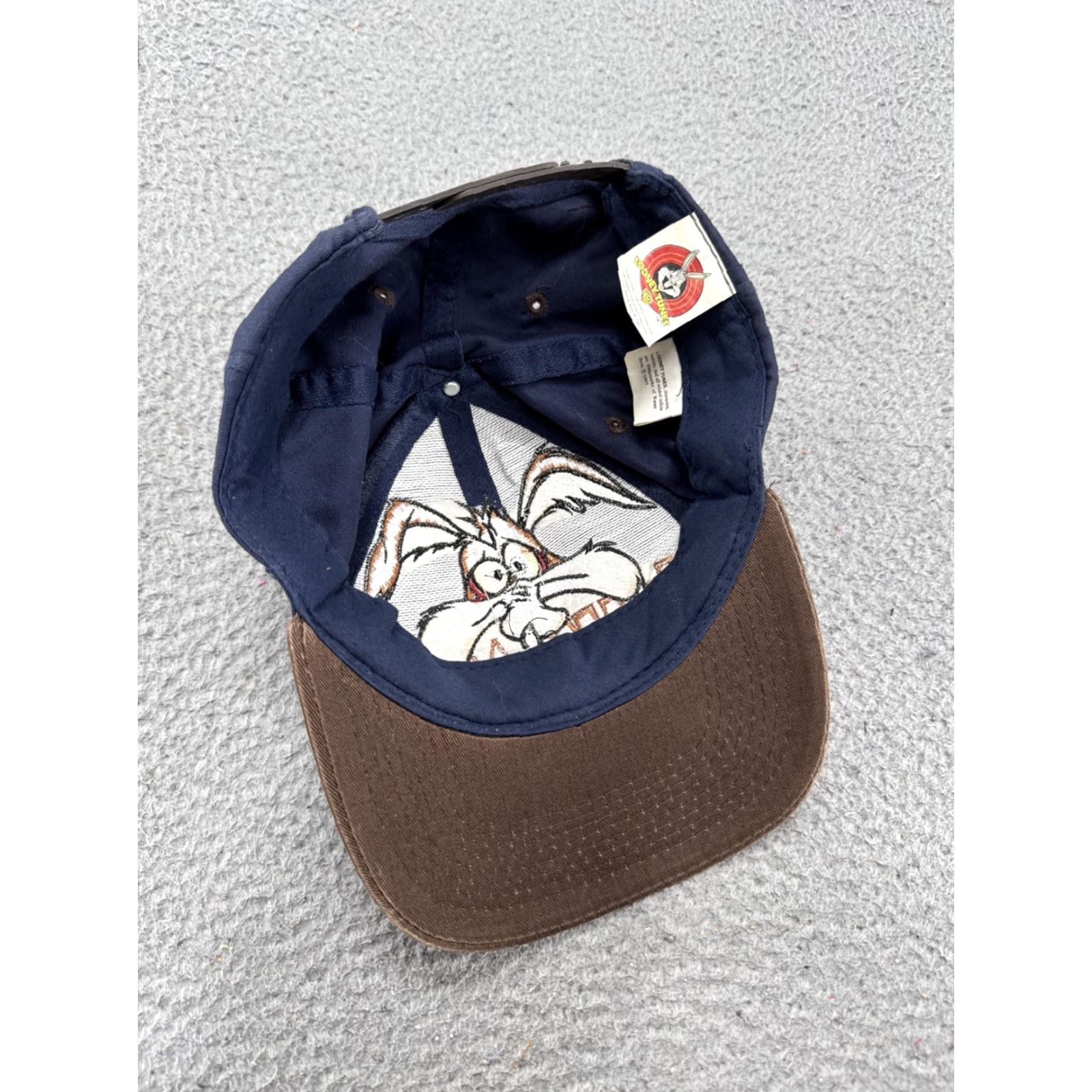 Vintage VINTAGE Wile E. Coyote Why Me Snapback Embroidered Branded Looney Tunes Tan Blue Hat Men One Size Black Style Snapback Size ONE SIZE - 5 Thumbnail