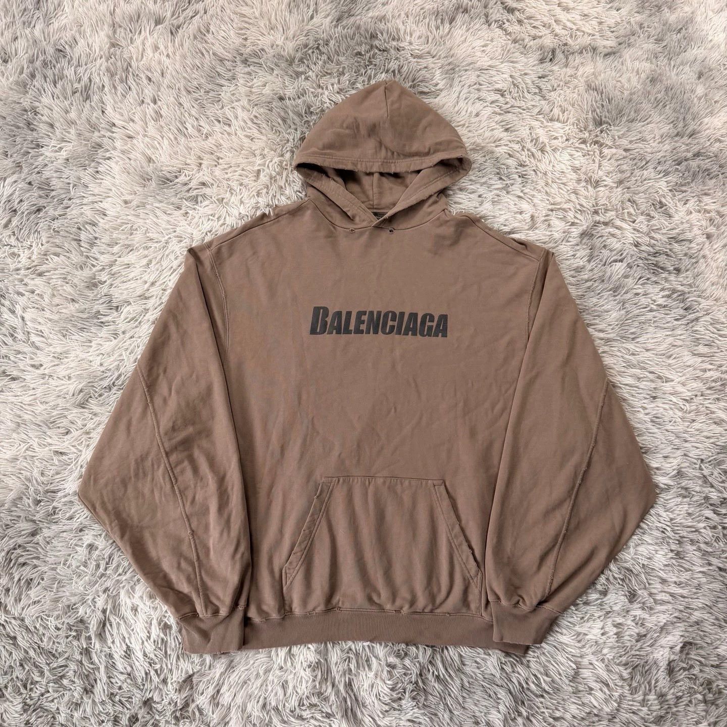 Balenciaga balenciaga oversized graphic hoodie in brown Size US S / EU 44-46 / 1 - 1 Thumbnail