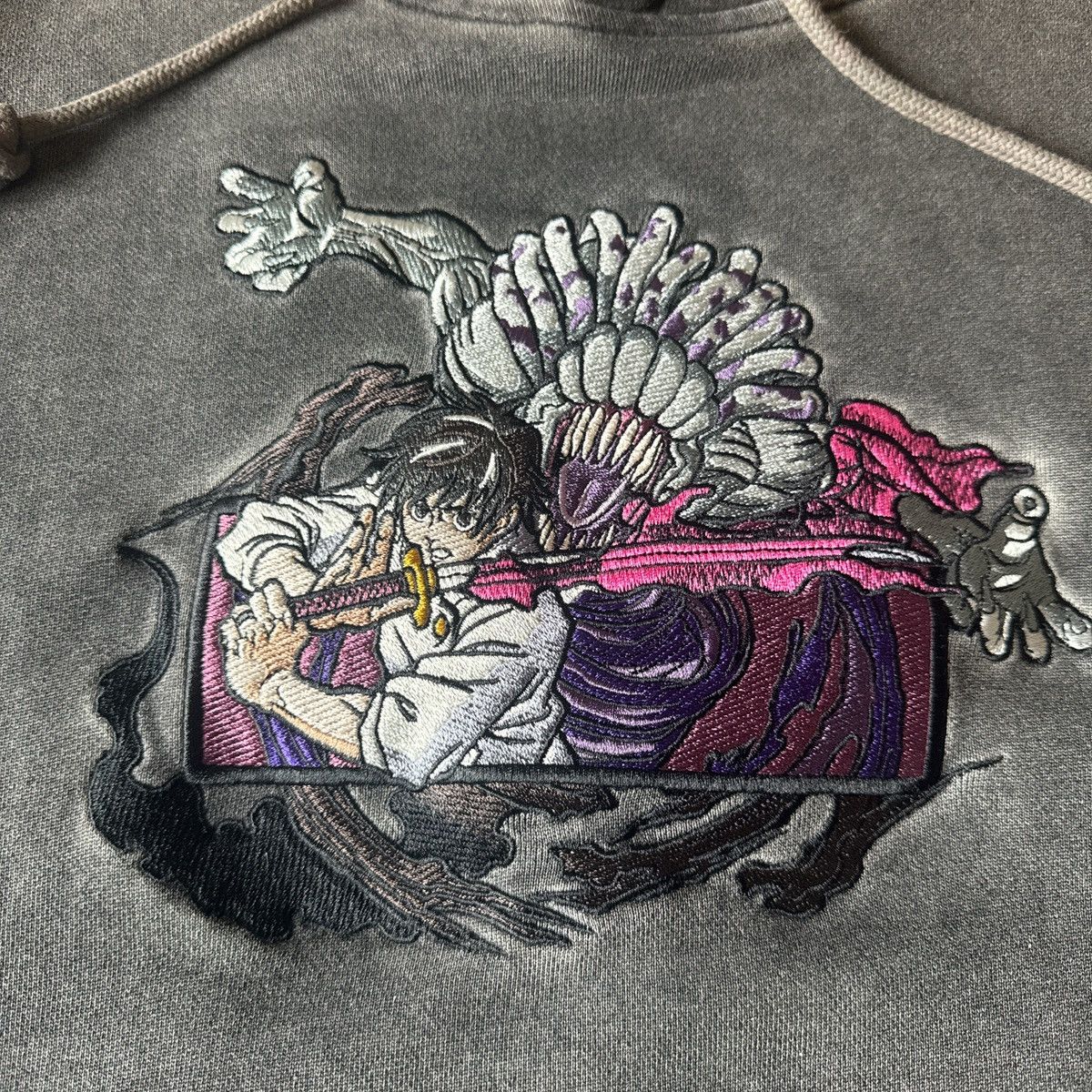 Japanese Brand Kuttn Jujutsu Kaisen Yuta Acid-Wash Grey Embroidered Hoodie Size US S / EU 44-46 / 1 - 2 Thumbnail