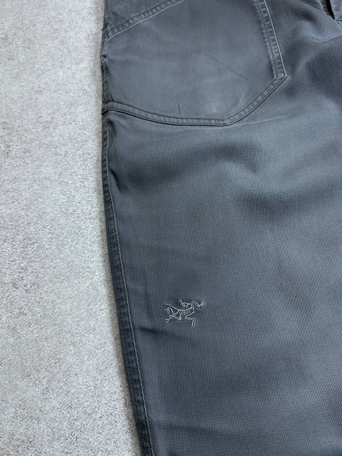 Arc'teryx Vintage Arc'teryx Womans Cargo Distressed Pants 10 Size 32" / US 10 / IT 46 - 3 Thumbnail