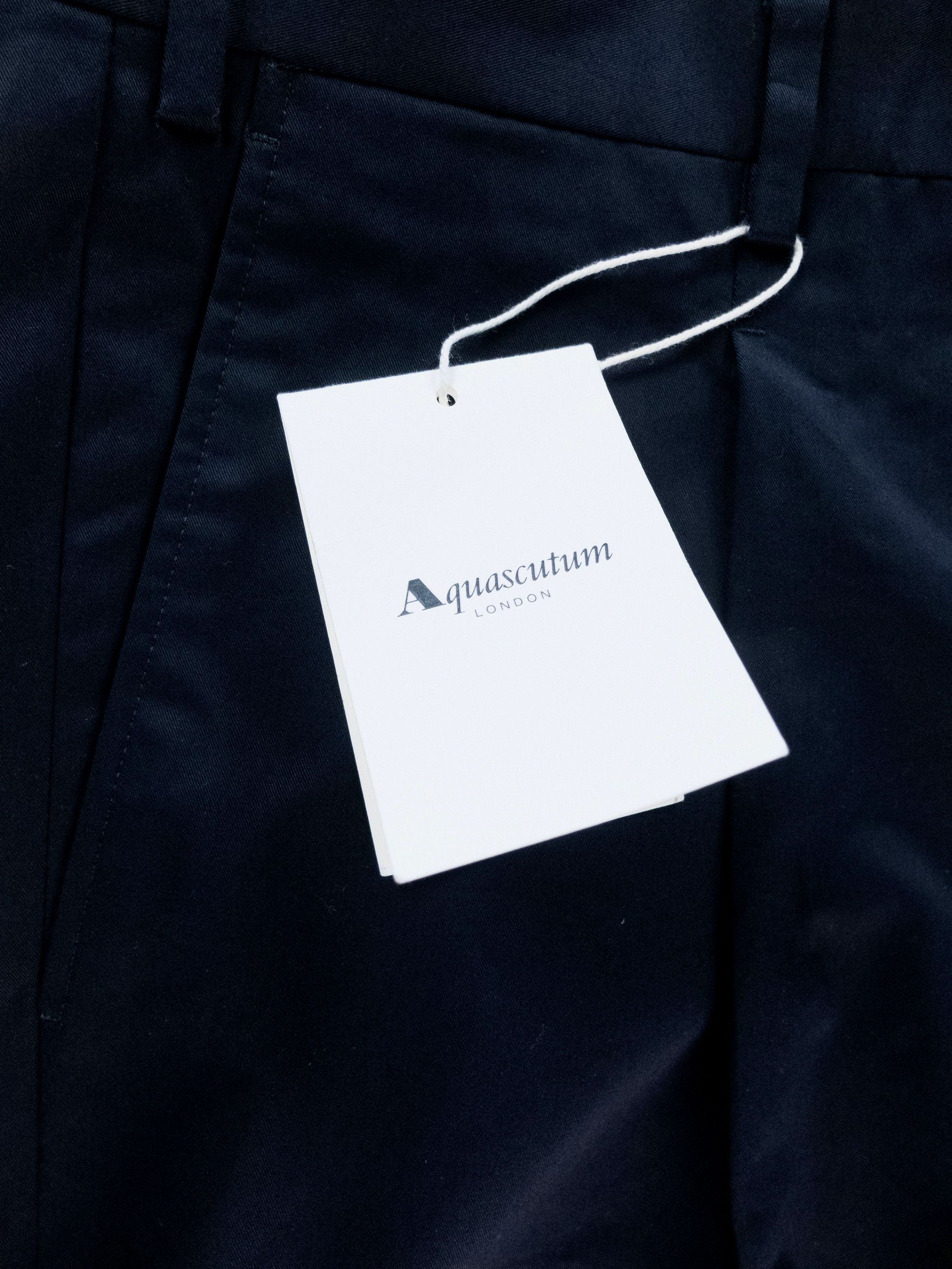 Aquascutum AQUASCUTUM navy blue cotton chino shorts Size 36 Size US 36 / EU 52 - 2 Thumbnail
