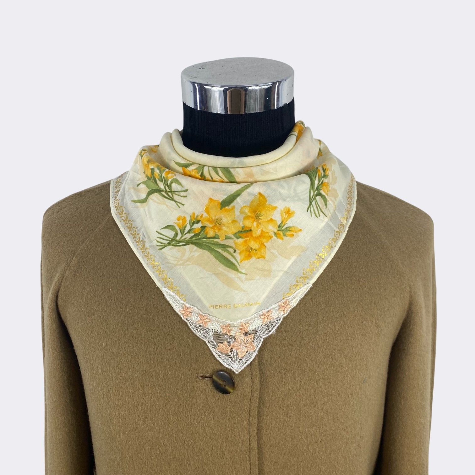 Pierre Balmain Vintage Pierre Balmain Handkerchief Bandana H108R Size ONE SIZE - 2 Thumbnail