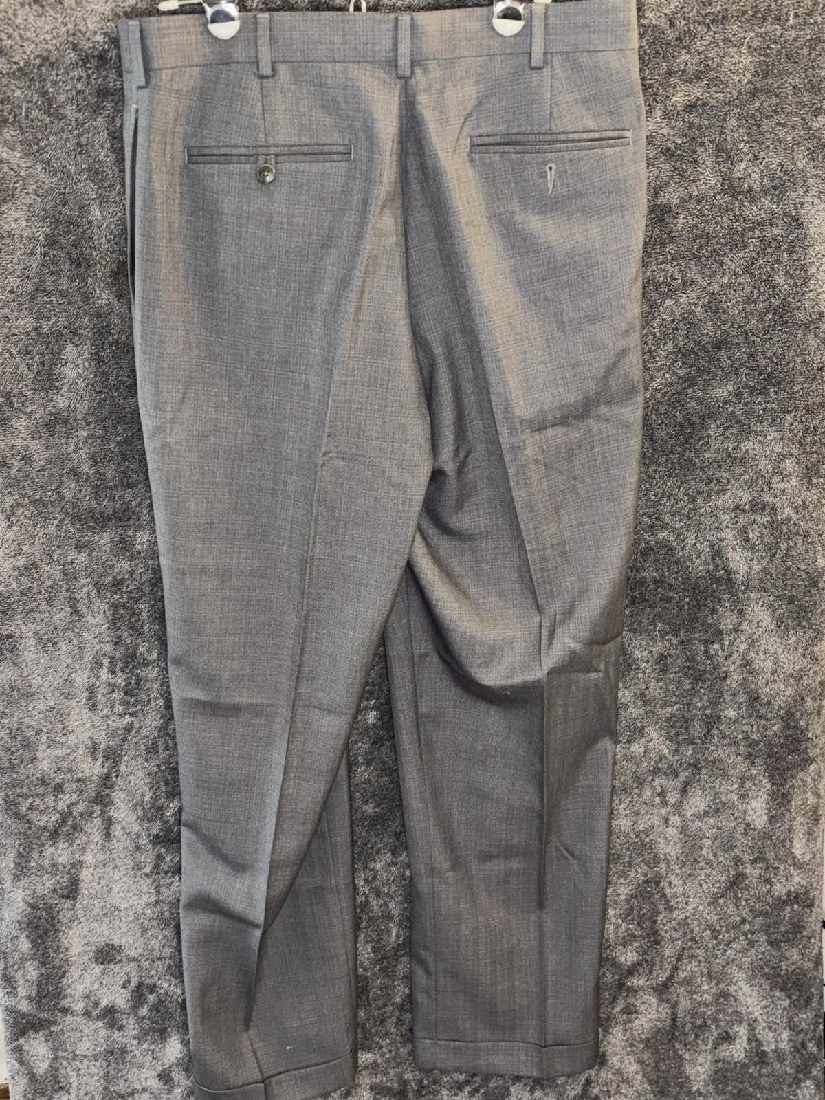 Roundtree & Yorke Roundtree & Yorke 34x32 Gray Pleated Cuffed Dress Pants Size US 34 / EU 50 - 4 Thumbnail