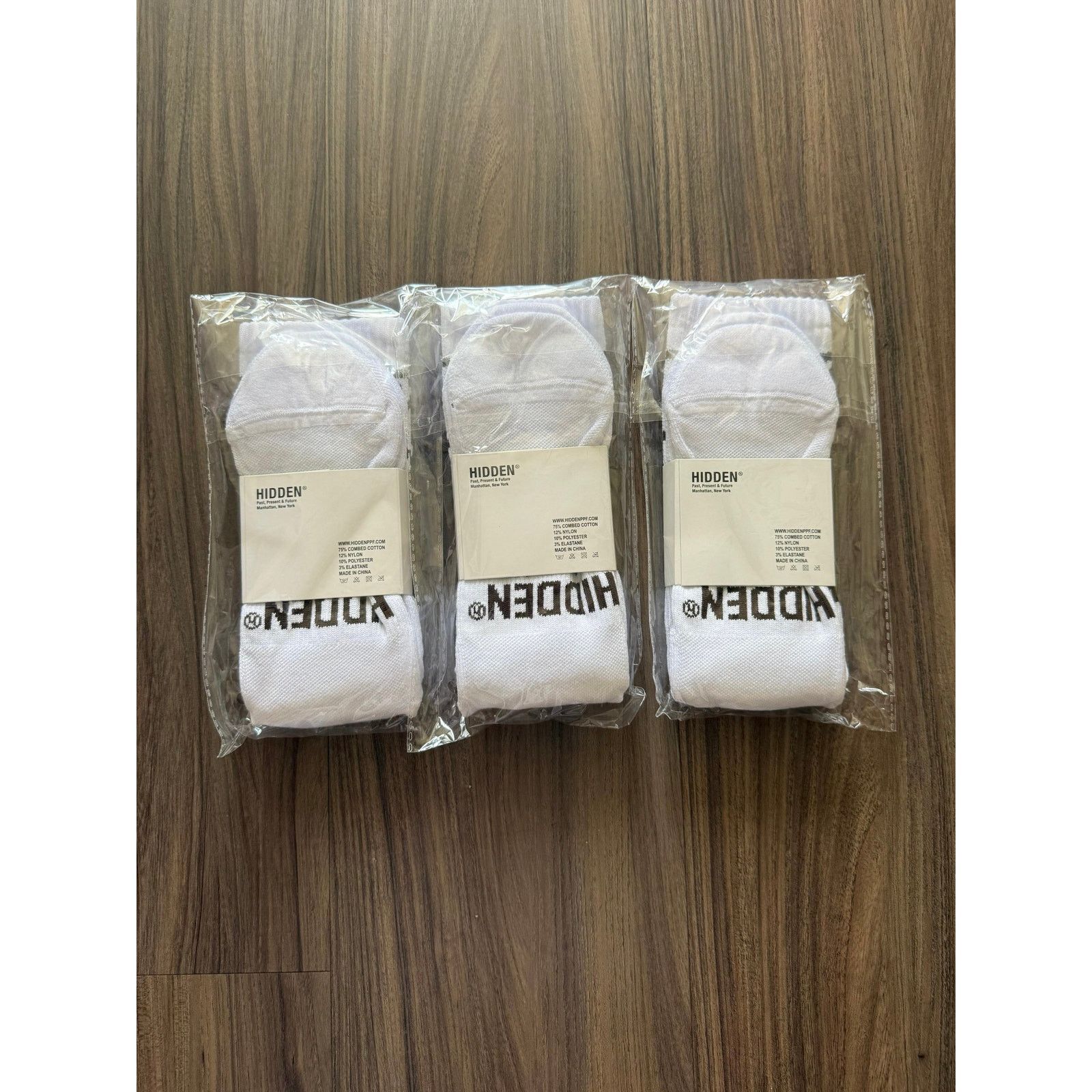 HIDDEN Hidden NY Circle Logo Crew Socks White NWT Size ONE SIZE - 2 Thumbnail