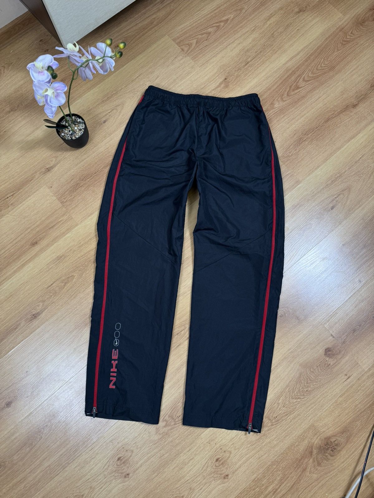 Nike Vintage Nike Nylon Pants Swoosh Black 90s Streetwear XL Size US 32 / EU 48 - 1 Thumbnail