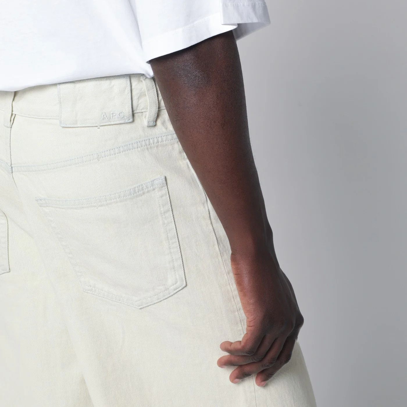 A.P.C. o1d2blof0426 Bleached Jeans in Off-White Size US 31 - 4 Thumbnail