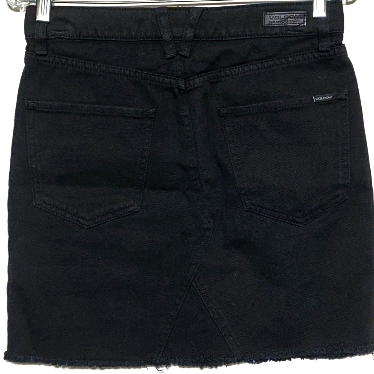 Volcom VINTAGE Volcom Skirt Ladies S Black Denim Mini Grunge High Rise Distressed Frayed Hem 90s Style Size 28" / US 6 / IT 42 - 3 Thumbnail