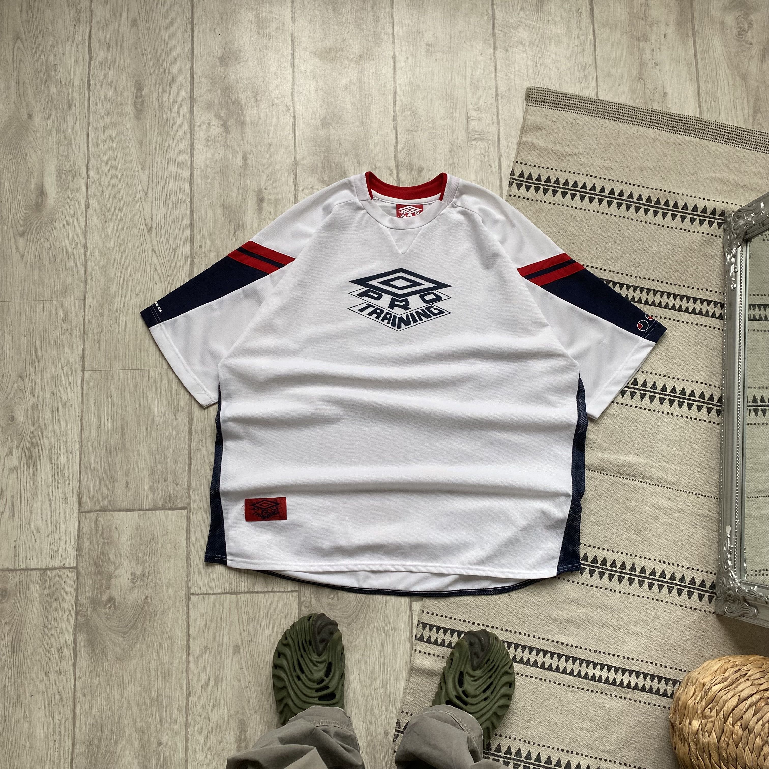 Umbro Drill Vintage 90s Umbro jersey tee Center logo Blockore Size US XXL / EU 58 / 5 - 1 Thumbnail