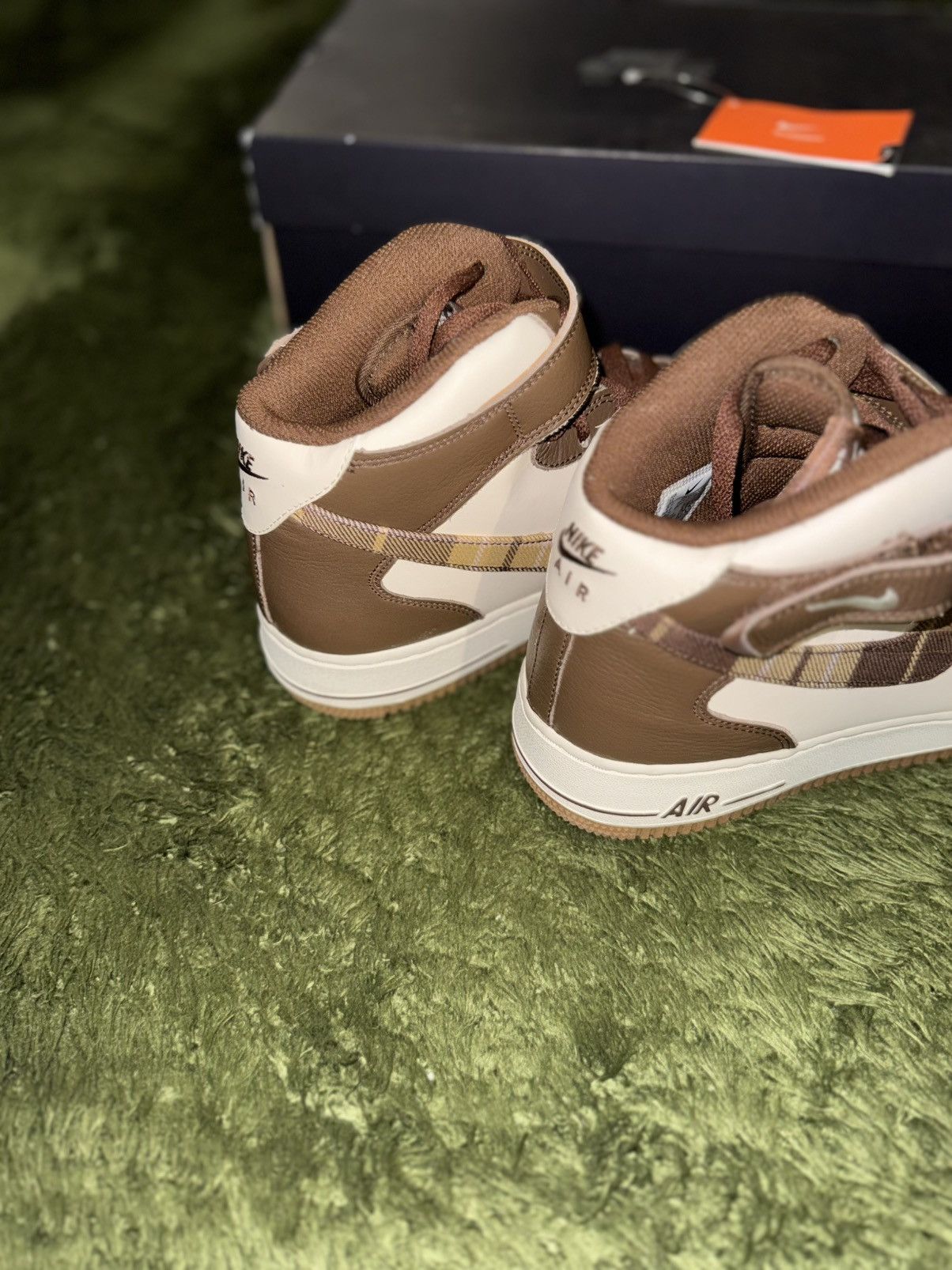 Nike [US 11] Nike Air Force 1 Mid ’07 LX Cacao Wow / Pale Size US 11 / EU 44 - 6 Thumbnail