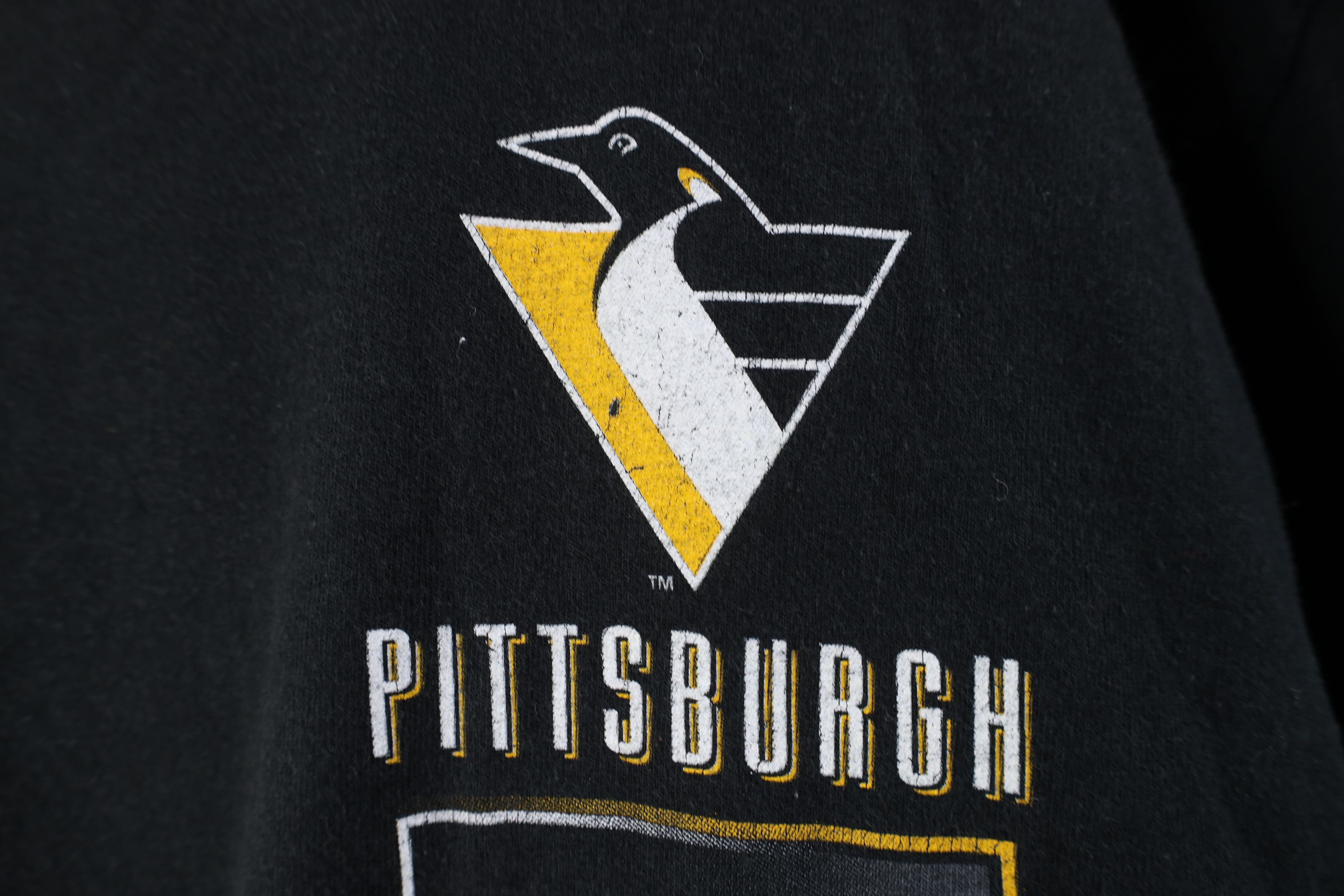Vintage Vintage 90s Pittsburgh Penguins Hockey T-Shirt Black USA Size US XXL / EU 58 / 5 - 6 Thumbnail