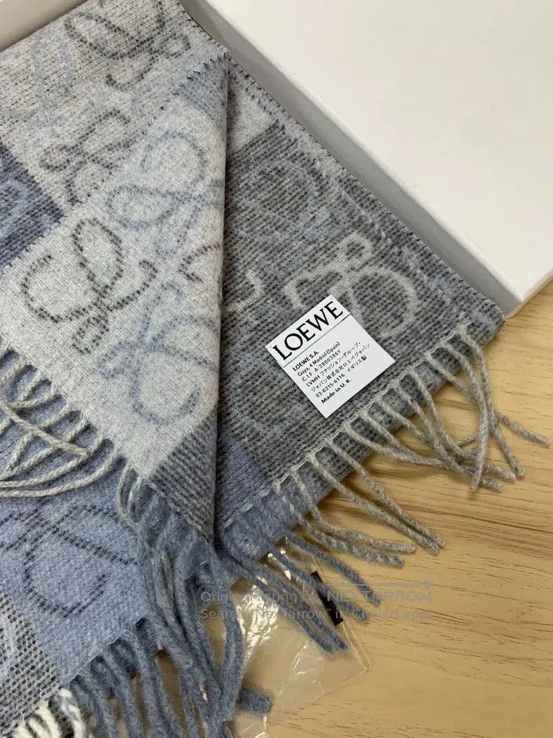 Loewe LOEWE Anagram Checkered Wool Scarf Blue. Size ONE SIZE - 6 Thumbnail