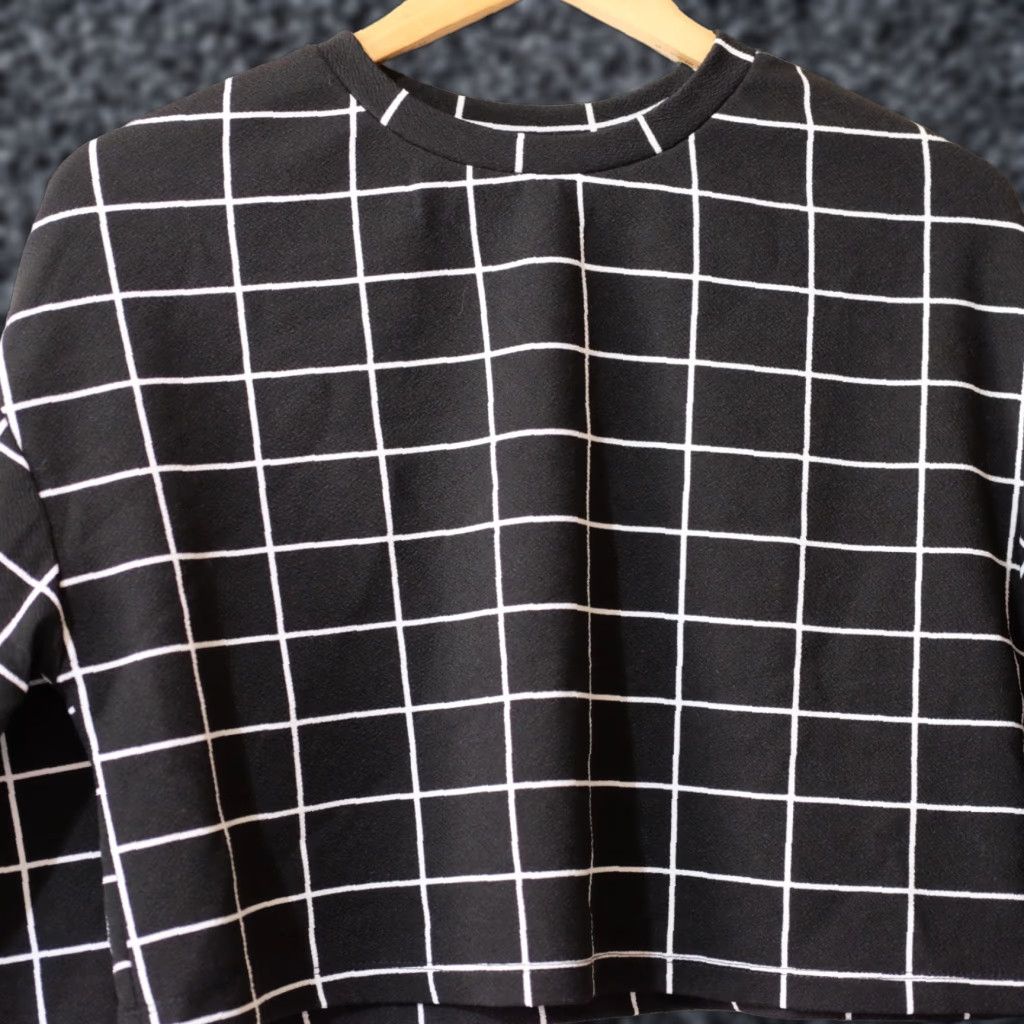 Shein SHEIN Crew Neck Stretch Plaid Long Sleeve Crop Top Black/White Women's S Shirt Size S / US 4 / IT 40 - 1 Thumbnail