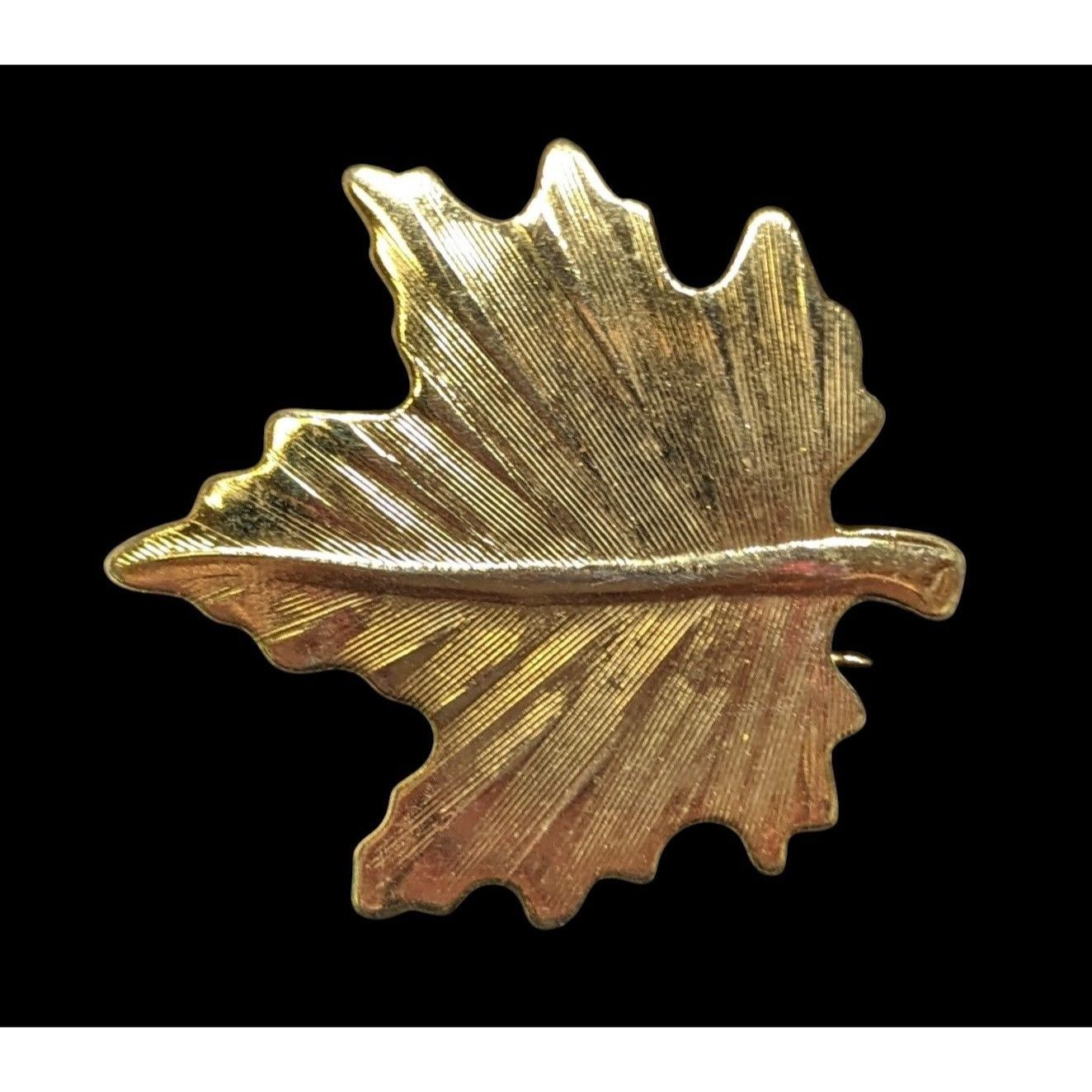 Other Vintage Maple Leaf Brooch Textured Gold Tone Size ONE SIZE - 1 Thumbnail