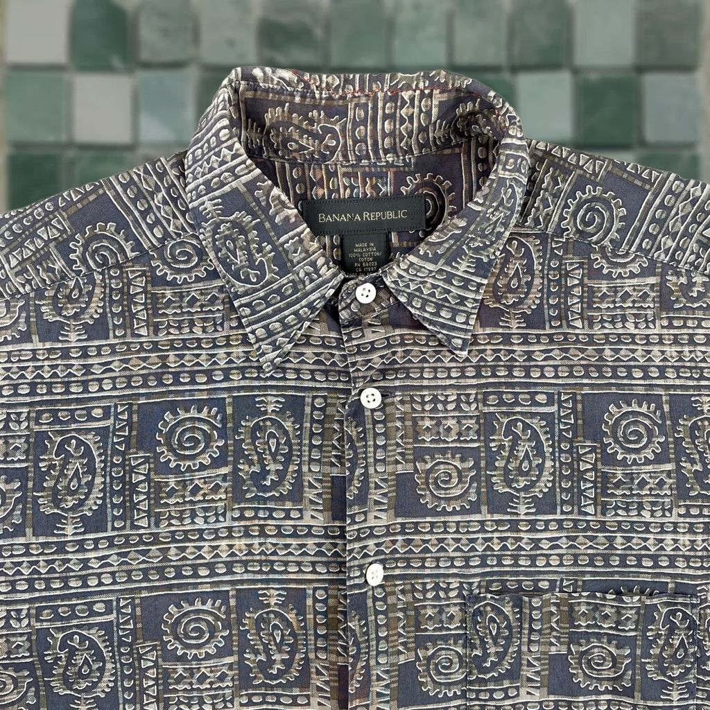 Banana Republic VINTAGE Banana Republic Shirt Men Large Paisley Geometric Tribal Short Sleeve Size US L / EU 52-54 / 3 - 1 Thumbnail