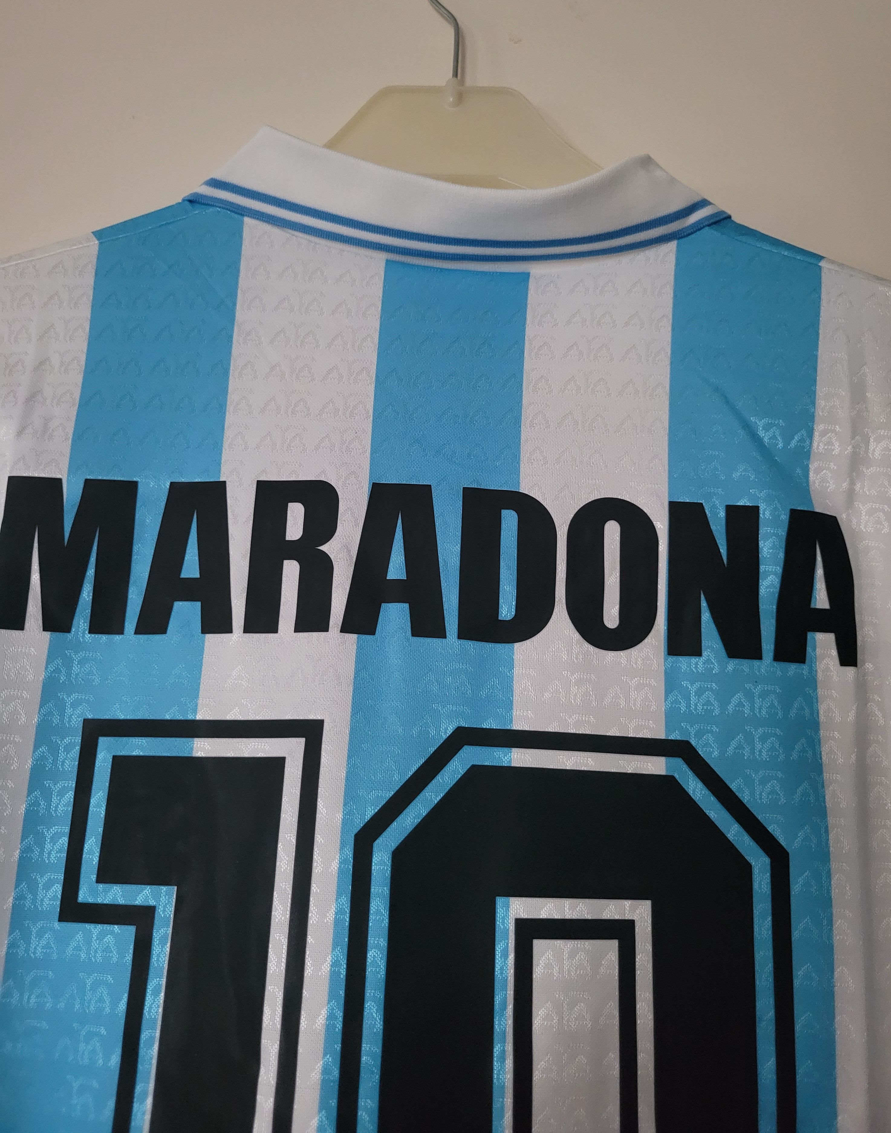 Other Argentina 1994 Maradona 10 Vintage Retro Football Jersey Size US L / EU 52-54 / 3 - 3 Thumbnail