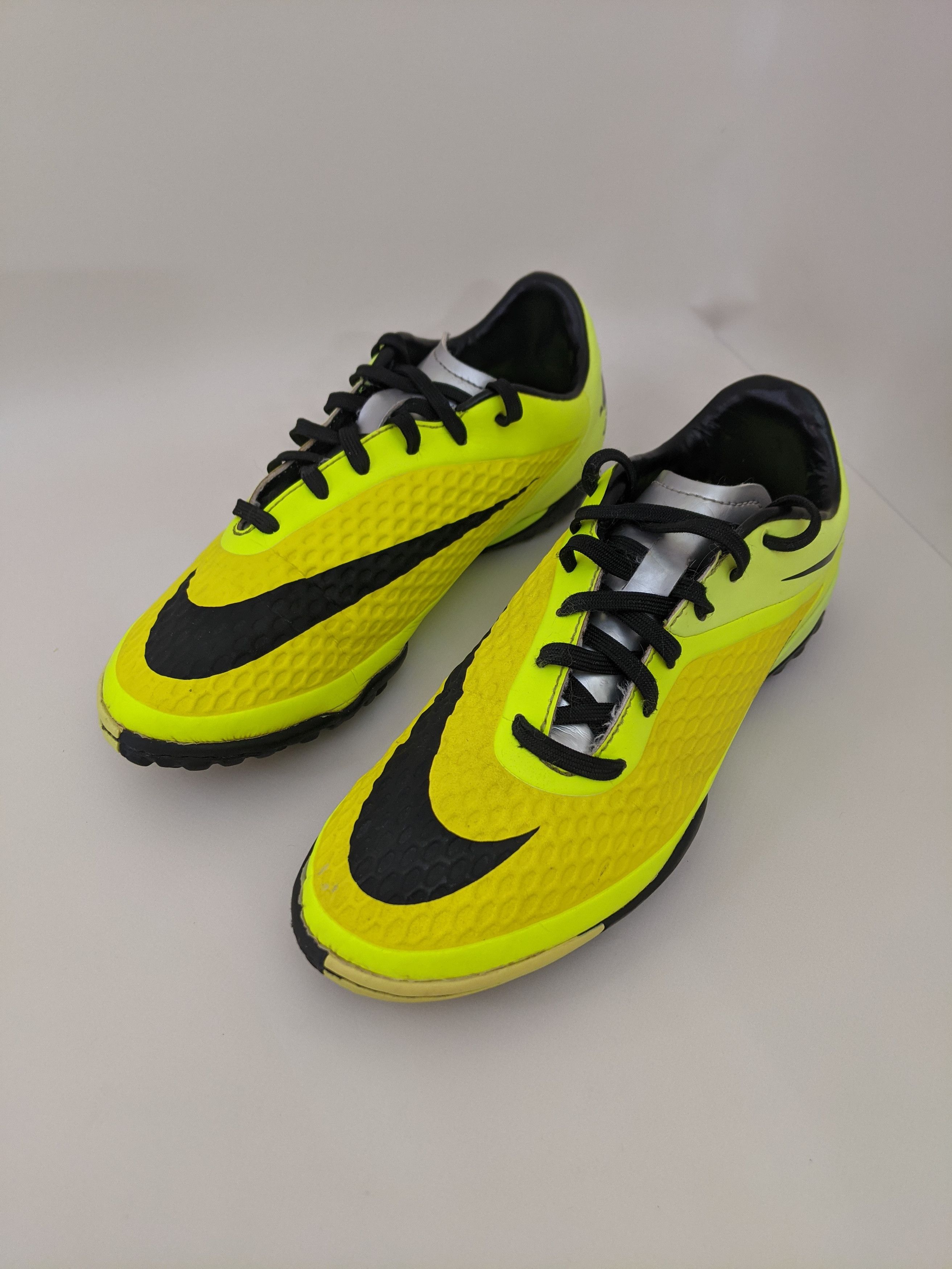 image of Nike Hypervenom Phelon Ic Us 7 Soccer Football Cleats Boots in Yellow/Black, Men's