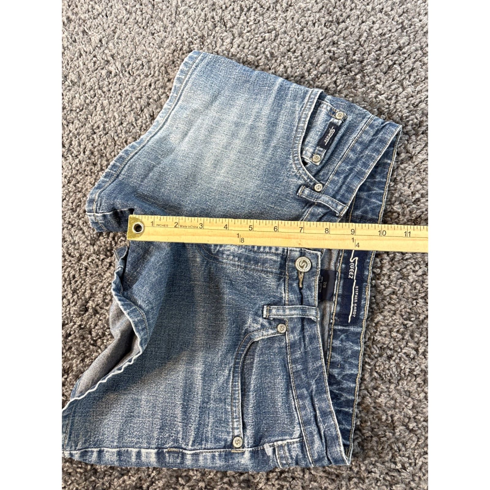 Vintage VINTAGE Squeeze Shorts Denim Light Wash 28 Womens Cotton Pockets Y2K Whiskered Cut-Off Streetwear Womens 28 Blue Size 28" / US 6 / IT 42 - 4 Thumbnail
