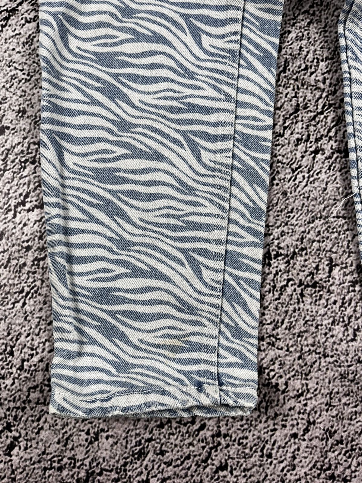 Japanese Brand Vintage Y2K zebra jeans streetwear juicy style avantgarde Size 25" / US 0 / IT 36 - 8 Thumbnail
