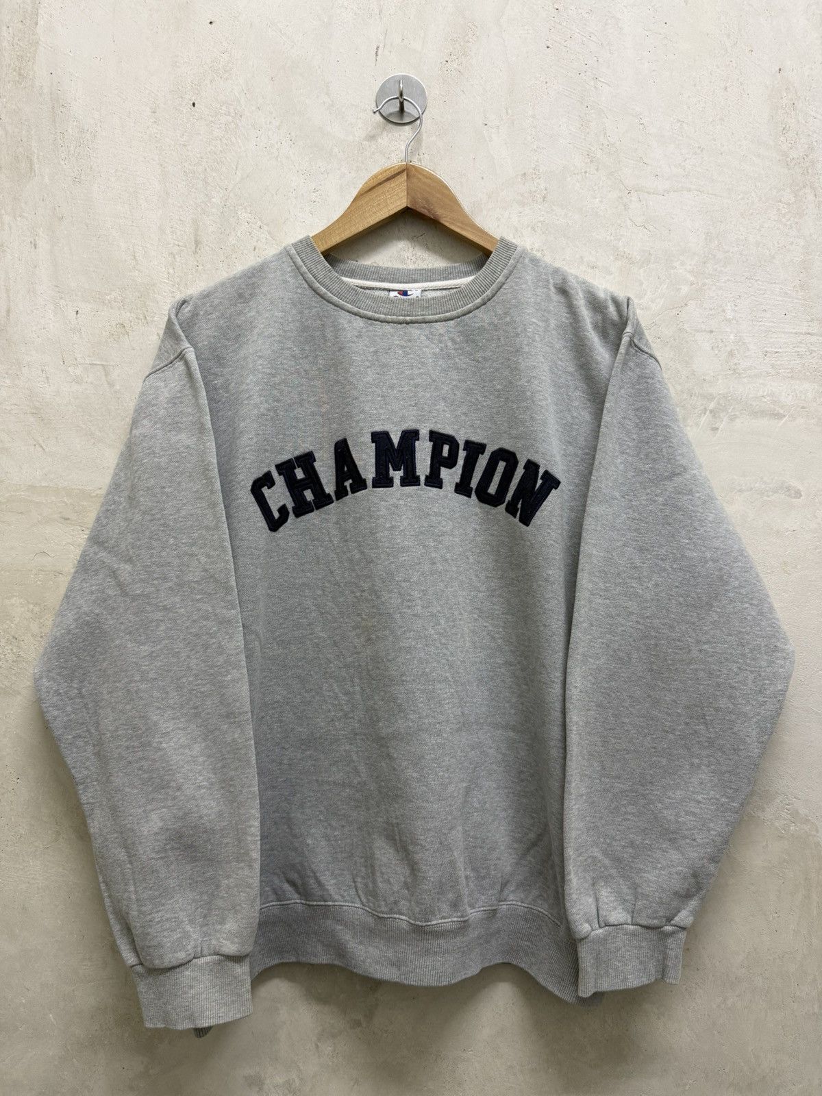 Champion 2000s Champion Spell Out Crewneck Size US L / EU 52-54 / 3 - 1 Thumbnail