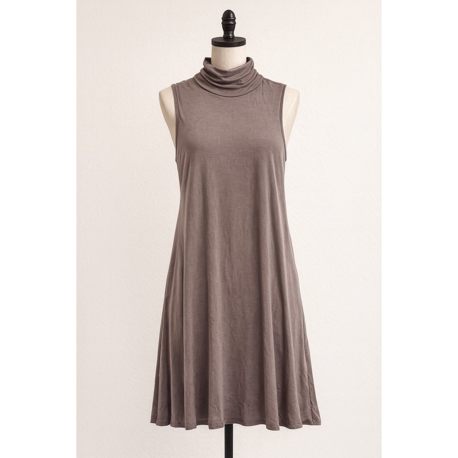 Other Lulus Sleeveless Turtleneck Swing Dress – M Size M / US 6-8 / IT 42-44 - 1 Thumbnail