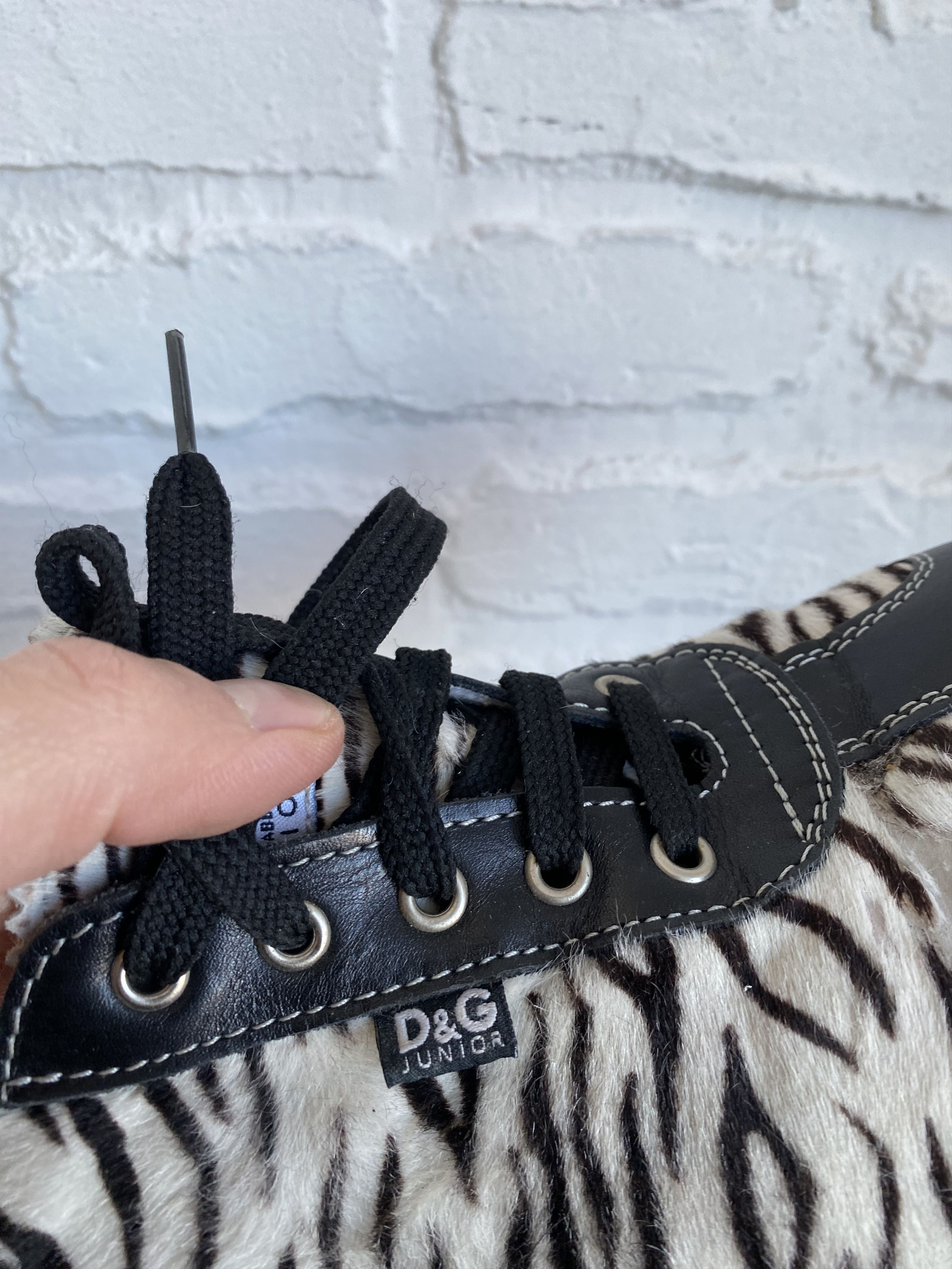 Dolce & Gabbana × Vintage Vintage y2k Dolce & Gabbana D&G junior zebra sneakers Size US 7 / EU 40 - 3 Thumbnail