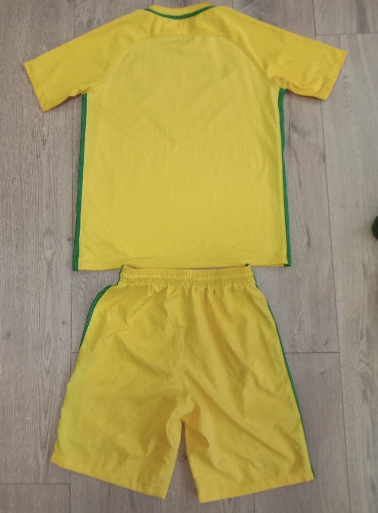 Vintage Vintage Nike Brasil soccer jersey + shorts size Xs/S Size US XS / EU 42 / 0 - 2 Thumbnail