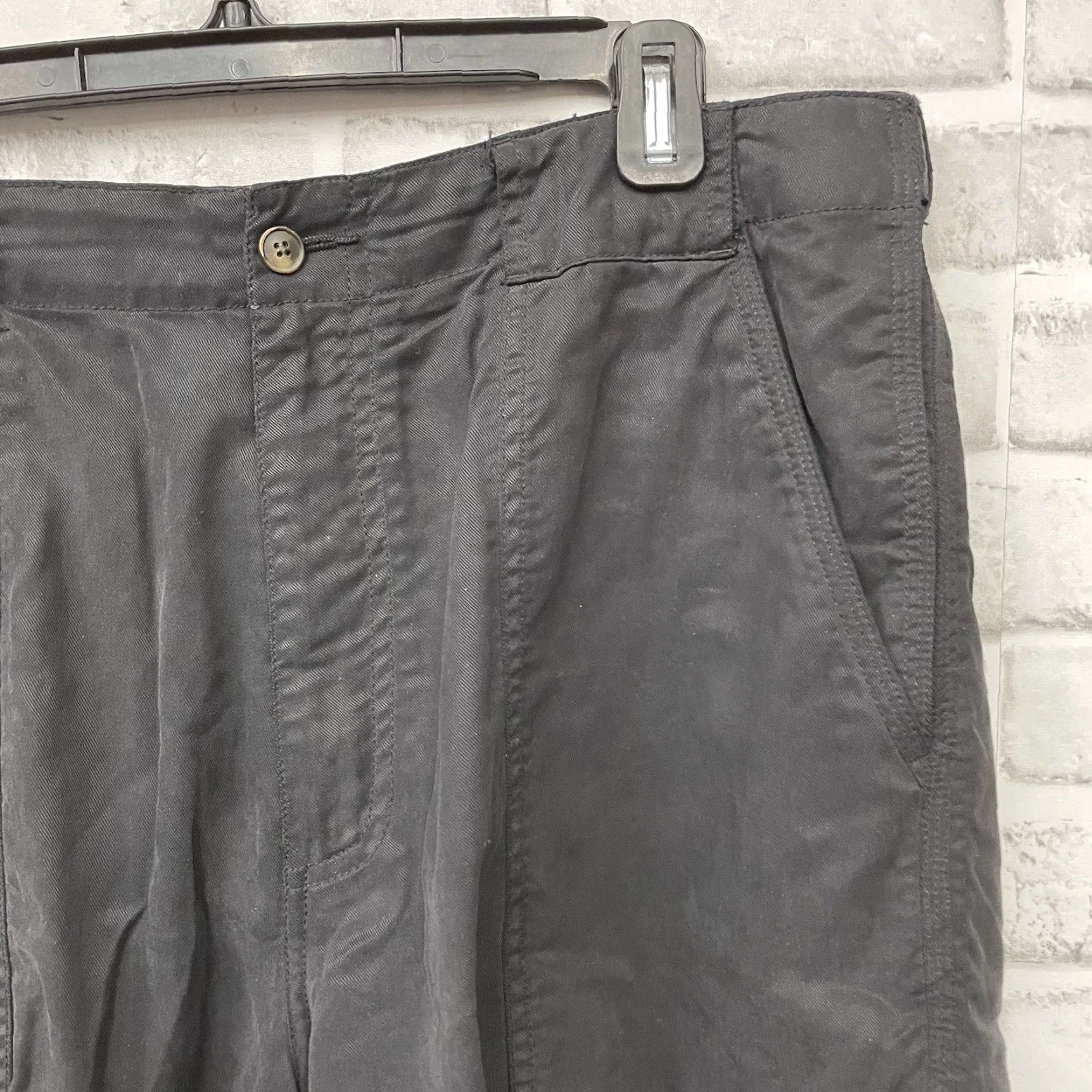 Tommy Bahama Tommy Bahama Shorts Mens Size 35 Black Cotton Blend Casual Size US 35 - 2 Thumbnail