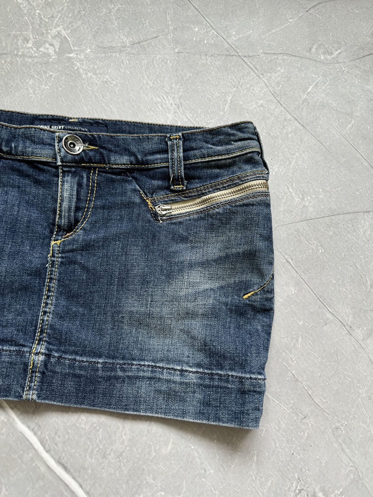 Miss Sixty Vintage Miss Sixty Denim Mini Skirt Chain Zip Y2k Style Size 30" / US 8 / IT 44 - 3 Thumbnail