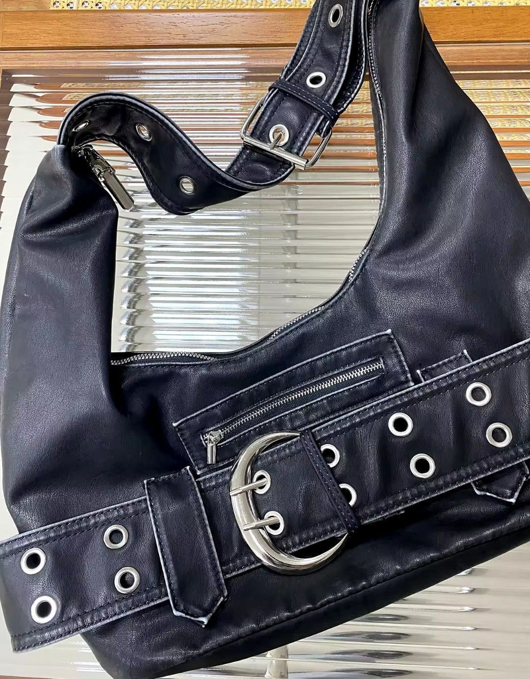 Leather × Vintage Rivet Buckle PU Handbag Shoulder Bag Punks Y2K Size ONE SIZE - 3 Thumbnail