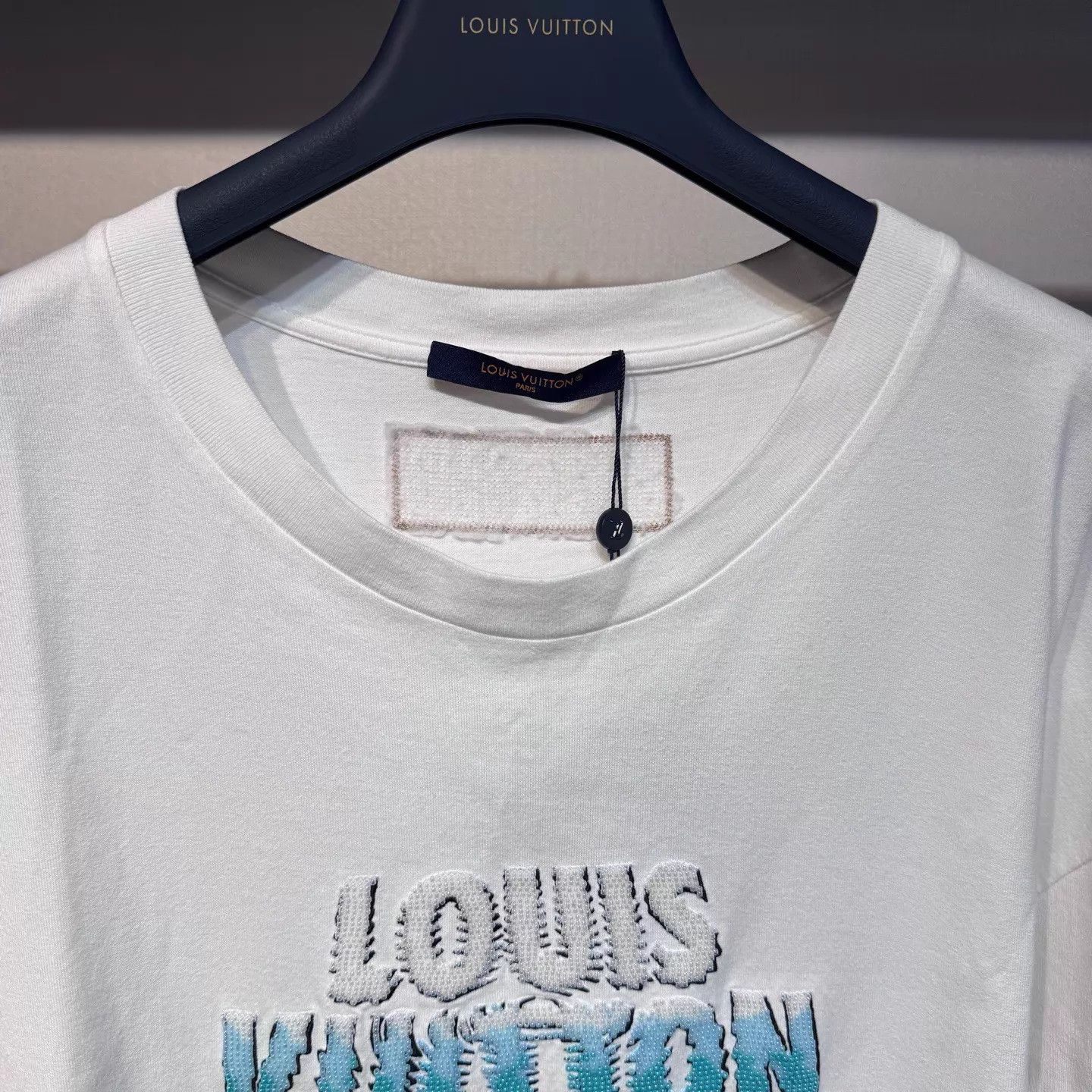 Louis Vuitton Louis Vuitton Snow gradient white short tee XXL NWT Size US XXL / EU 58 / 5 - 4 Thumbnail