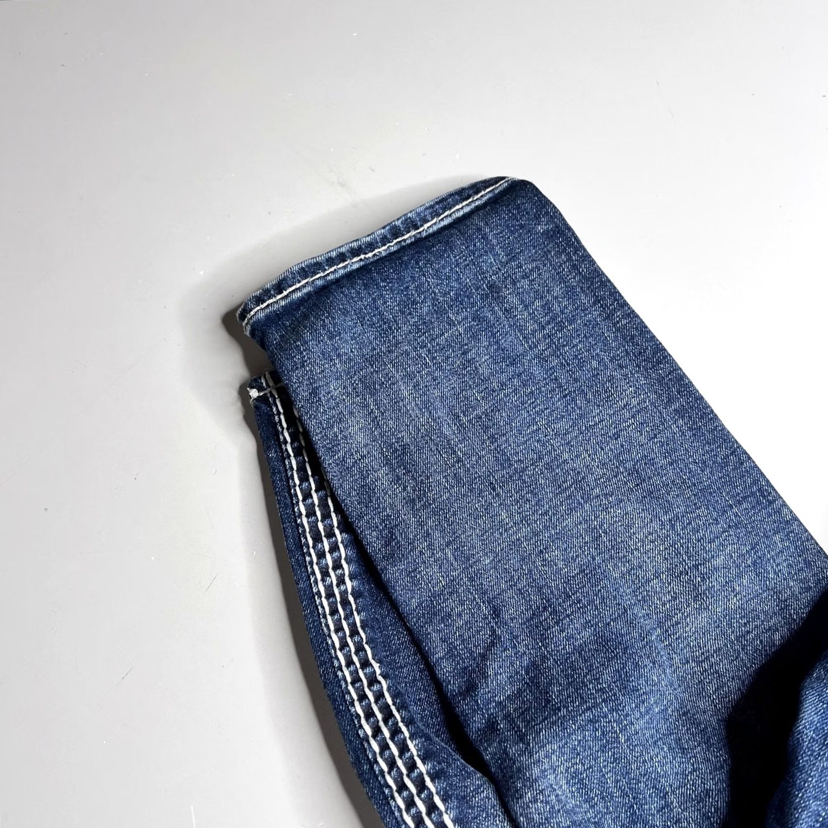 Vintage Rock Revival Jeans Womens Noelle Capri Blue Denim Rhinestone Embroidered Distressed 26 Capris Size 26" / US 2 / IT 38 - 3 Thumbnail