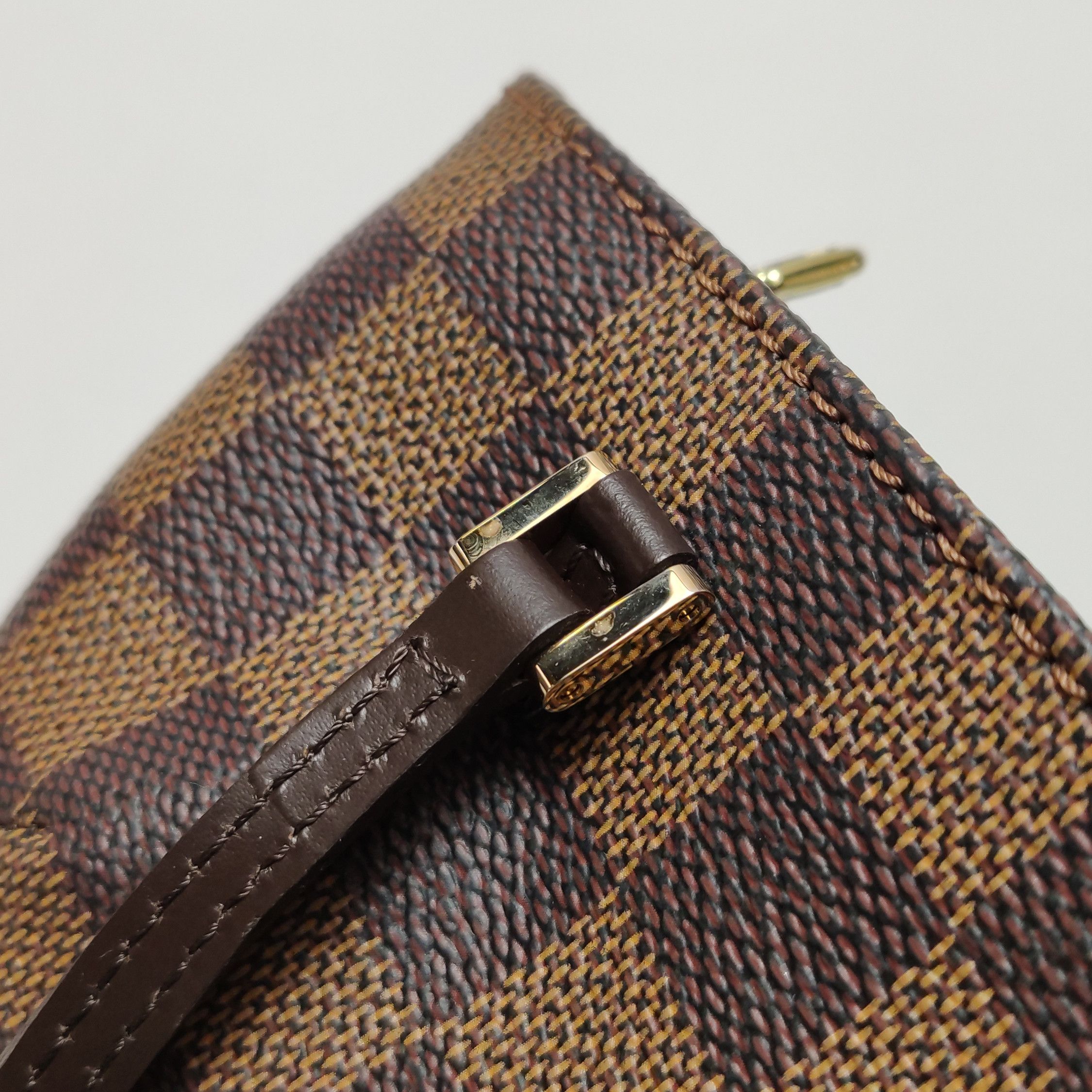 Louis Vuitton Louis Vuitton (LV) Manosque leather checkerboard handbag -y Size ONE SIZE - 8 Thumbnail
