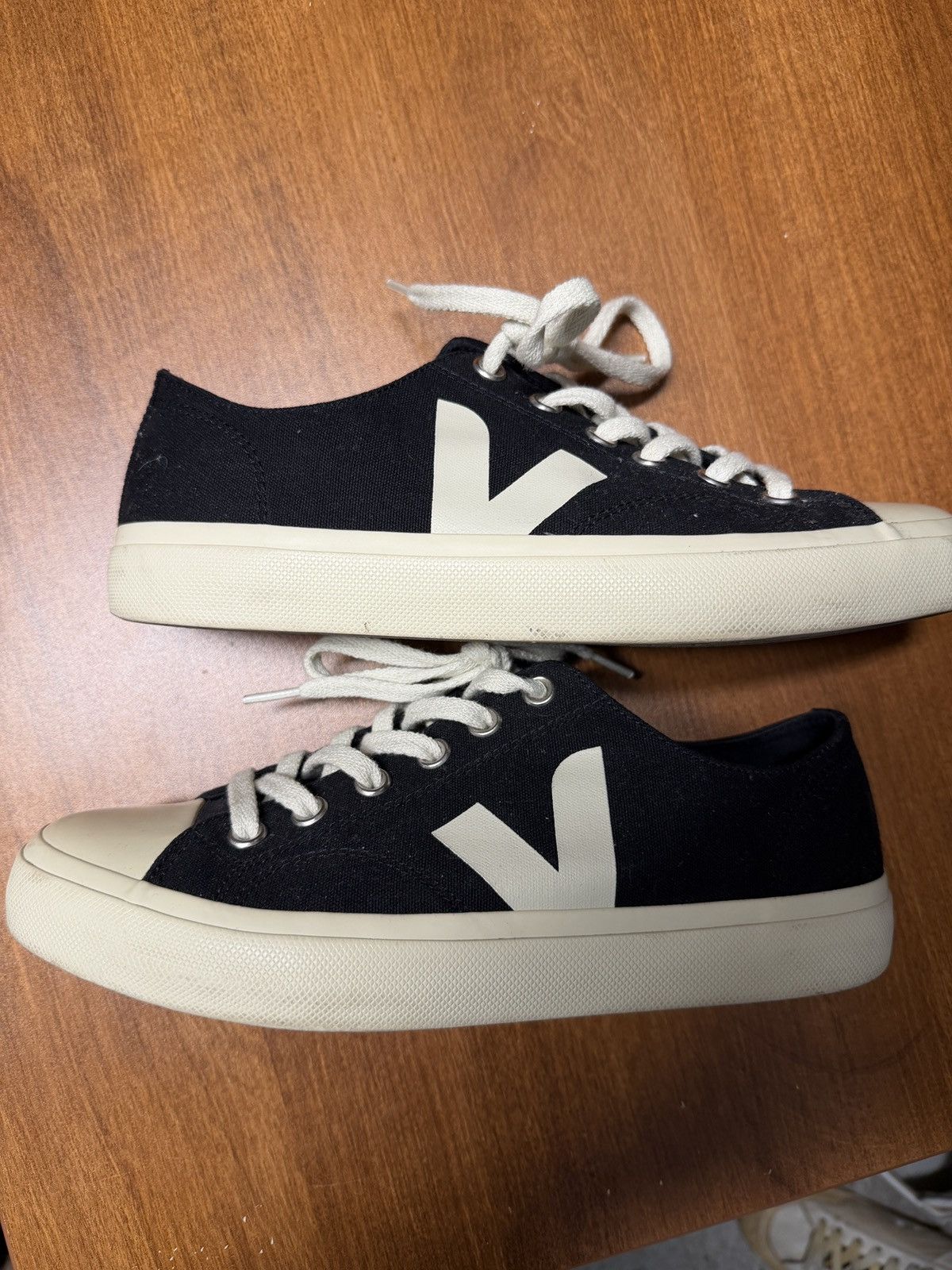 Veja Veja Shoes Men Rare Model Size US 9 / EU 42 - 1 Thumbnail
