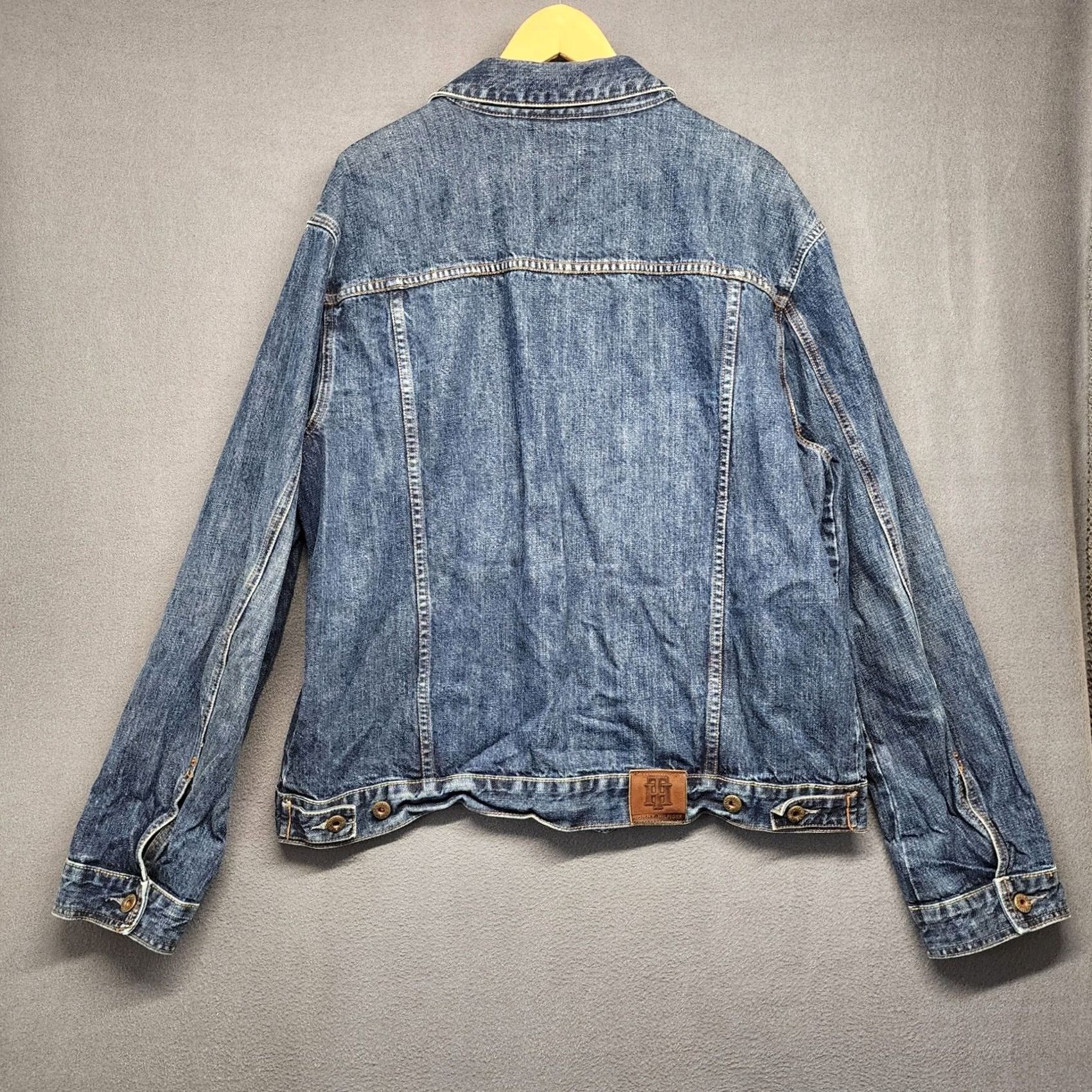 Tommy Hilfiger VINTAGE Tommy Hilfiger Jean Jacket Mens XL Blue Denim Trucker Y2K Jacket Mens XL Blue Denim Trucker Button Closure Vintage Mens Size US 36 / EU 52 - 2 Thumbnail