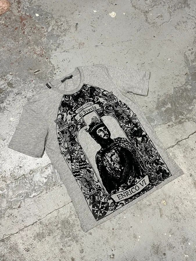 Designer × Dolce & Gabbana × Vintage 2000s Dolce & Gabbana Monarchy King Grey T-Shirt Size US M / EU 48-50 / 2 - 4 Thumbnail