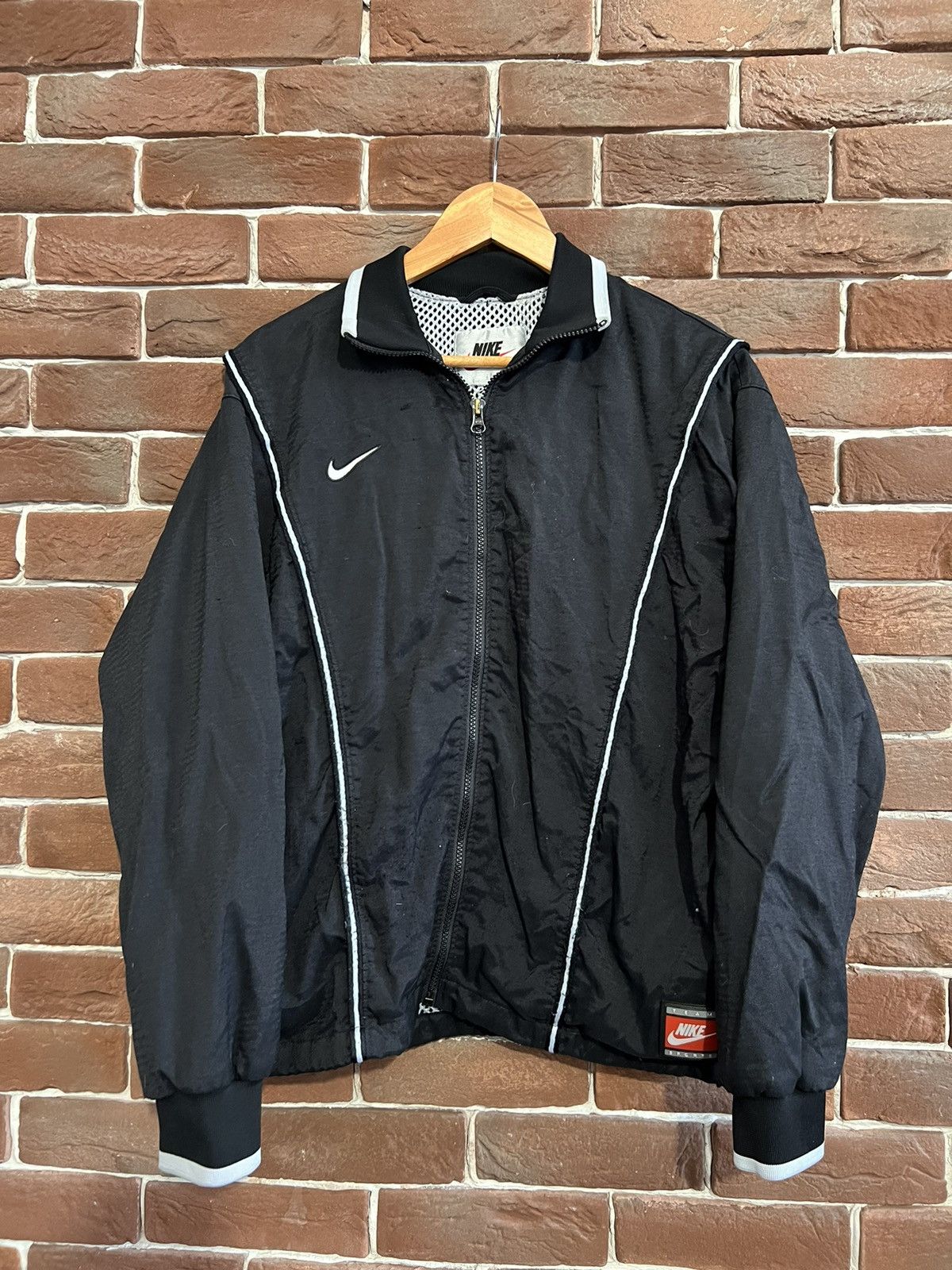 Nike Vintage 90s Nike Big Logo Windbreaker Jacket m Hype Street Size US M / EU 48-50 / 2 - 1 Thumbnail
