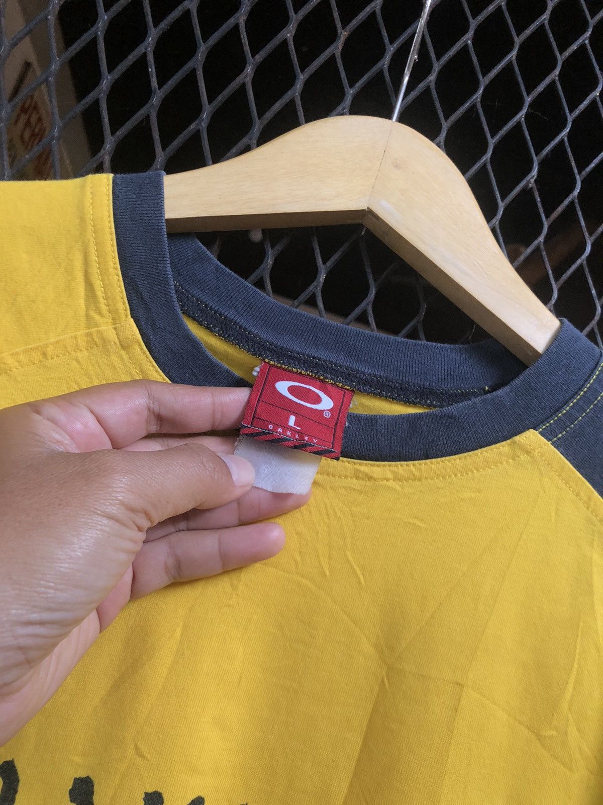 Oakley VINTAGE OAKLEY LONGSLEEVE Size US L / EU 52-54 / 3 - 8 Thumbnail