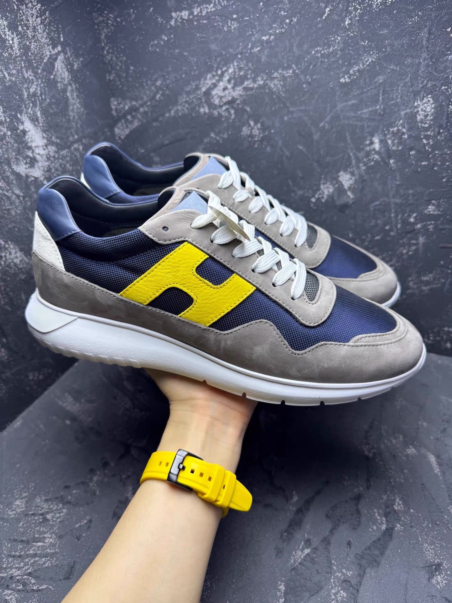 Hogan HOGAN Classic Sneakers with Yellow H Logo Q10 Size US 10.5 / EU 43-44 - 3 Thumbnail