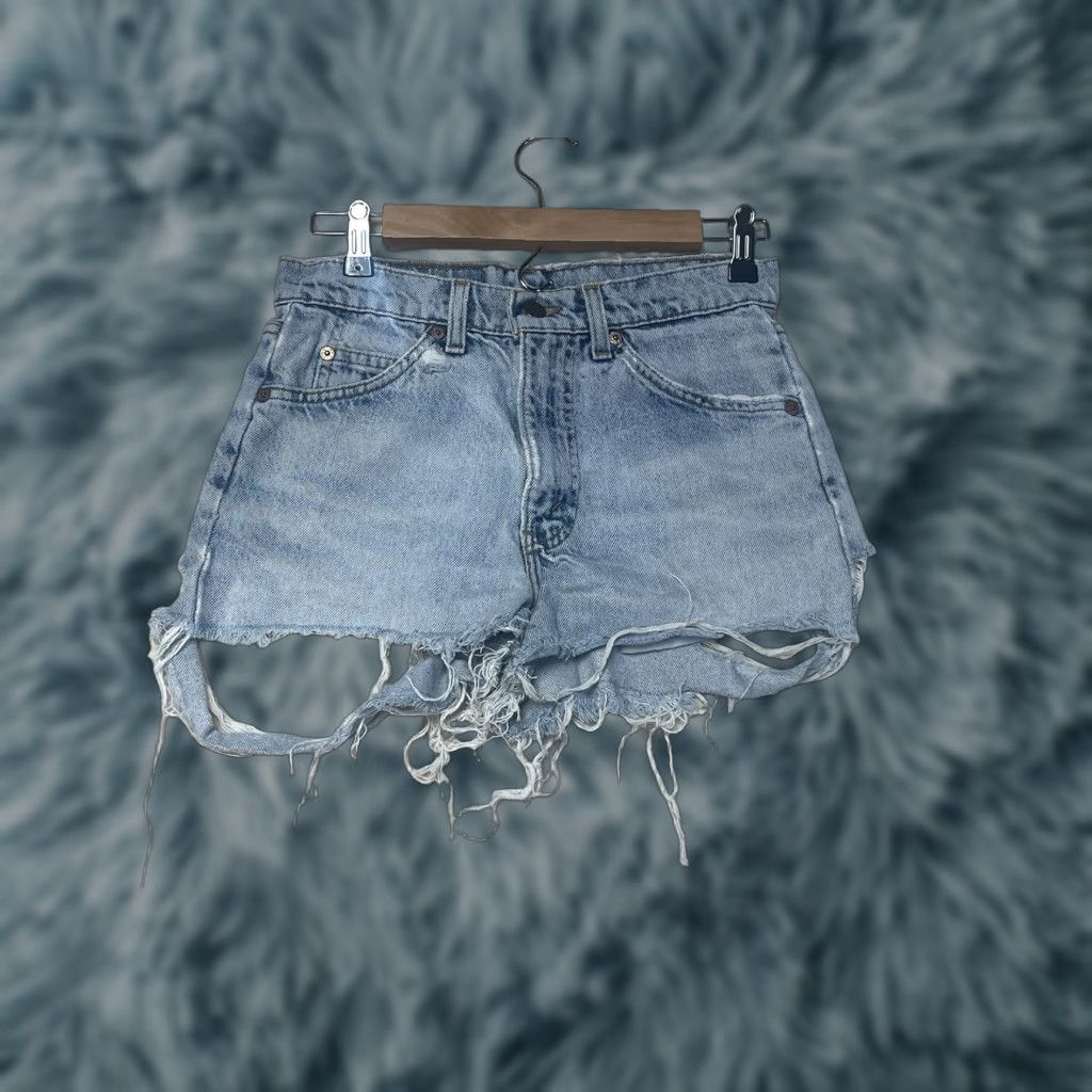 Levi's Levi's Shorts Womens Cut-Off Denim 29 Blue Distressed 555 Frayed Edge Zipper Pocket 5-Pocket Classic Casual Size 29" - 1 Thumbnail