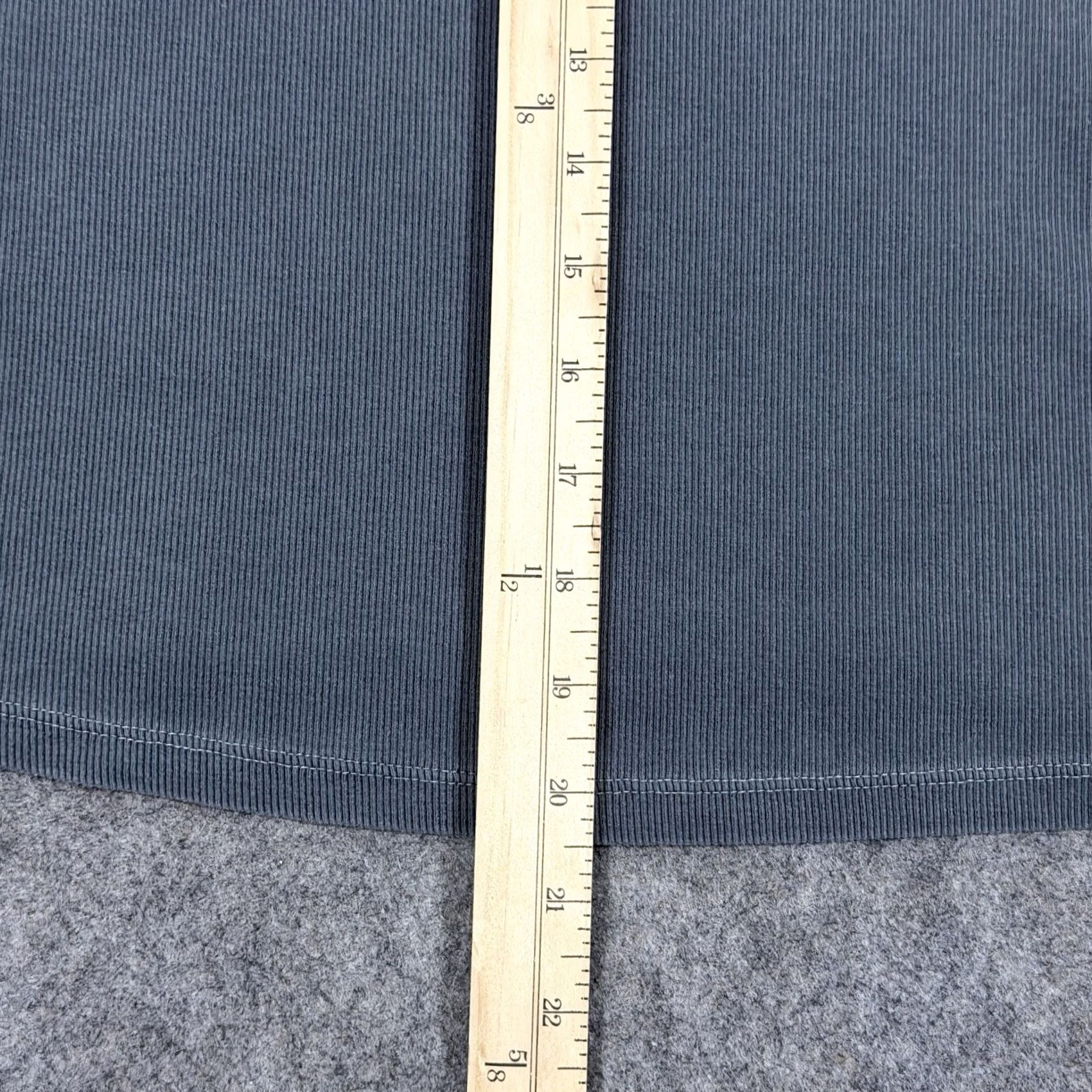 Old Navy Old Navy T-Shirt Size Medium Gray Snug Short Sleeve Stretch Ribbed Fits Women's Size M / US 6-8 / IT 42-44 - 6 Thumbnail