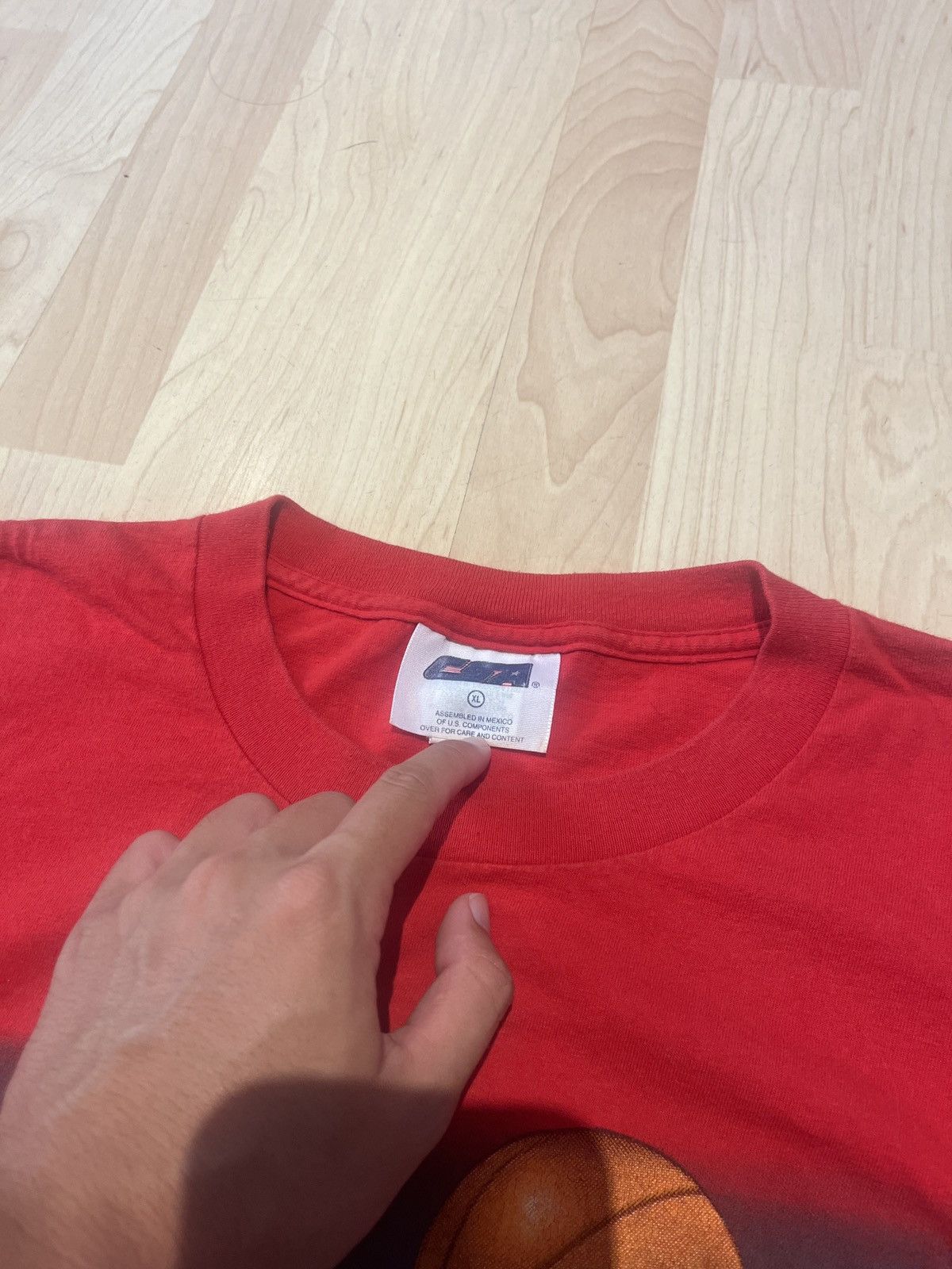 CSA × NBA × Vintage Vintage 90s red Chicago Bulls Locker Room CSA t-shirt Size US XL / EU 56 / 4 - 3 Thumbnail