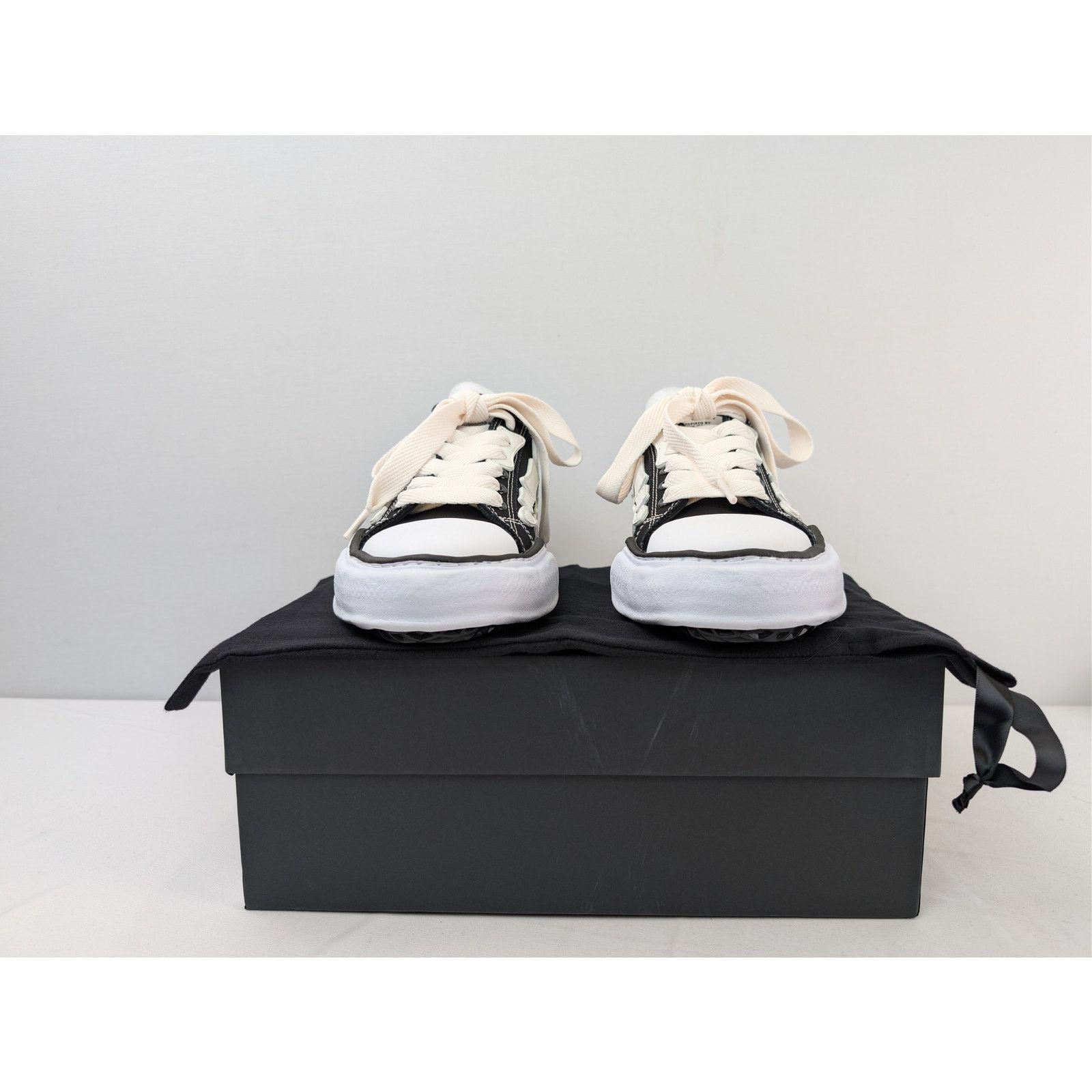 Amiri o1rshd1 Maison Mihara Yasuhiro Low-Top Sneakers in Black Size US 11 / EU 44 - 18 Thumbnail