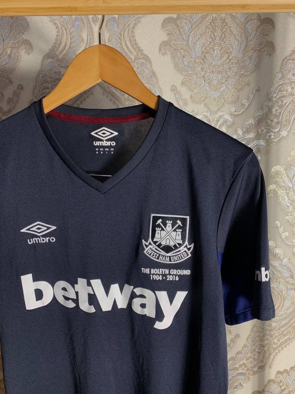 Vintage VERY RARE UMBRO FC WEST HAM UNITED ENGLAND SOCCER JERSEY 90s Size US S / EU 44-46 / 1 - 2 Thumbnail